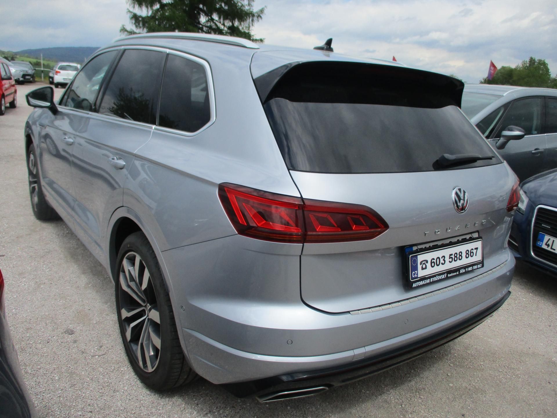 Volkswagen Touareg, R Line 3,0 TDi - fotka 4