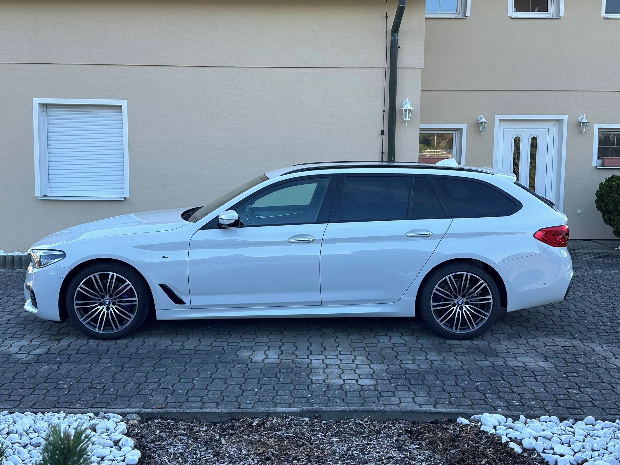 BMW Řada 5, BMW 530d xDrive Mpaket, Adapt. - fotka 4