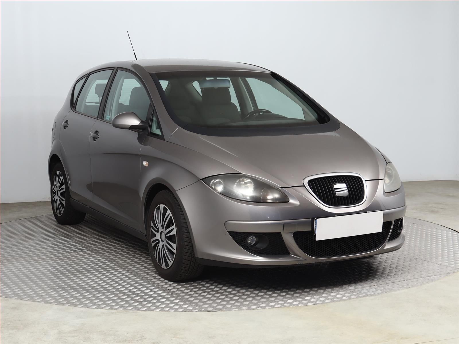 Seat Altea, 2.0 FSI, rezervace