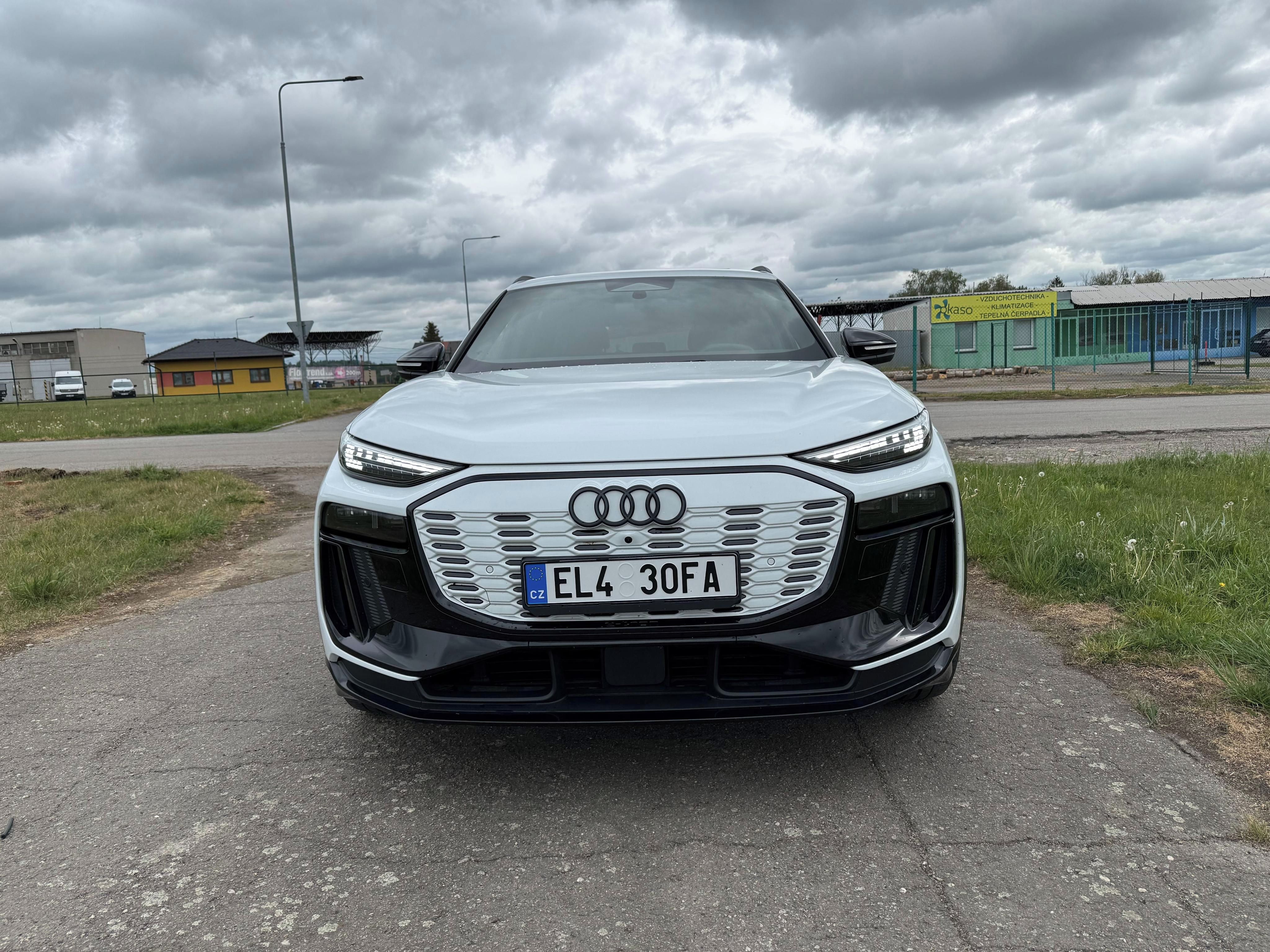 Audi Q6 e-tron, S-Line,Quattro,100kWh, záruka - fotka 2