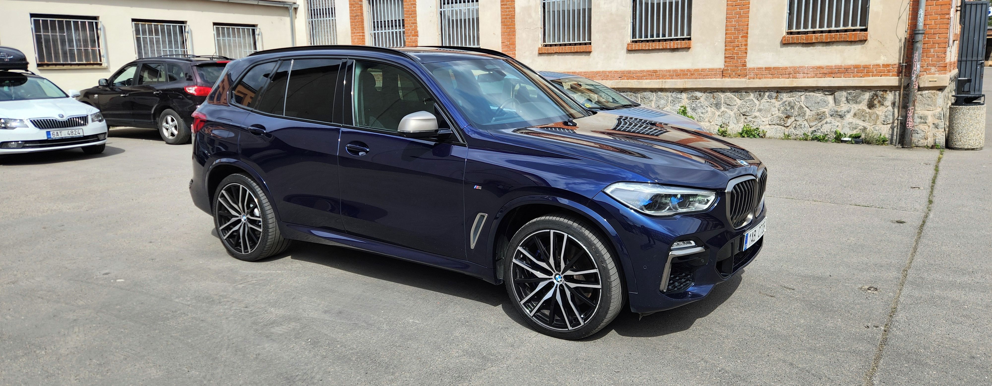 BMW X5, M50d ČR INDIVIDUAL M-SPORT TAŽ - fotka 4