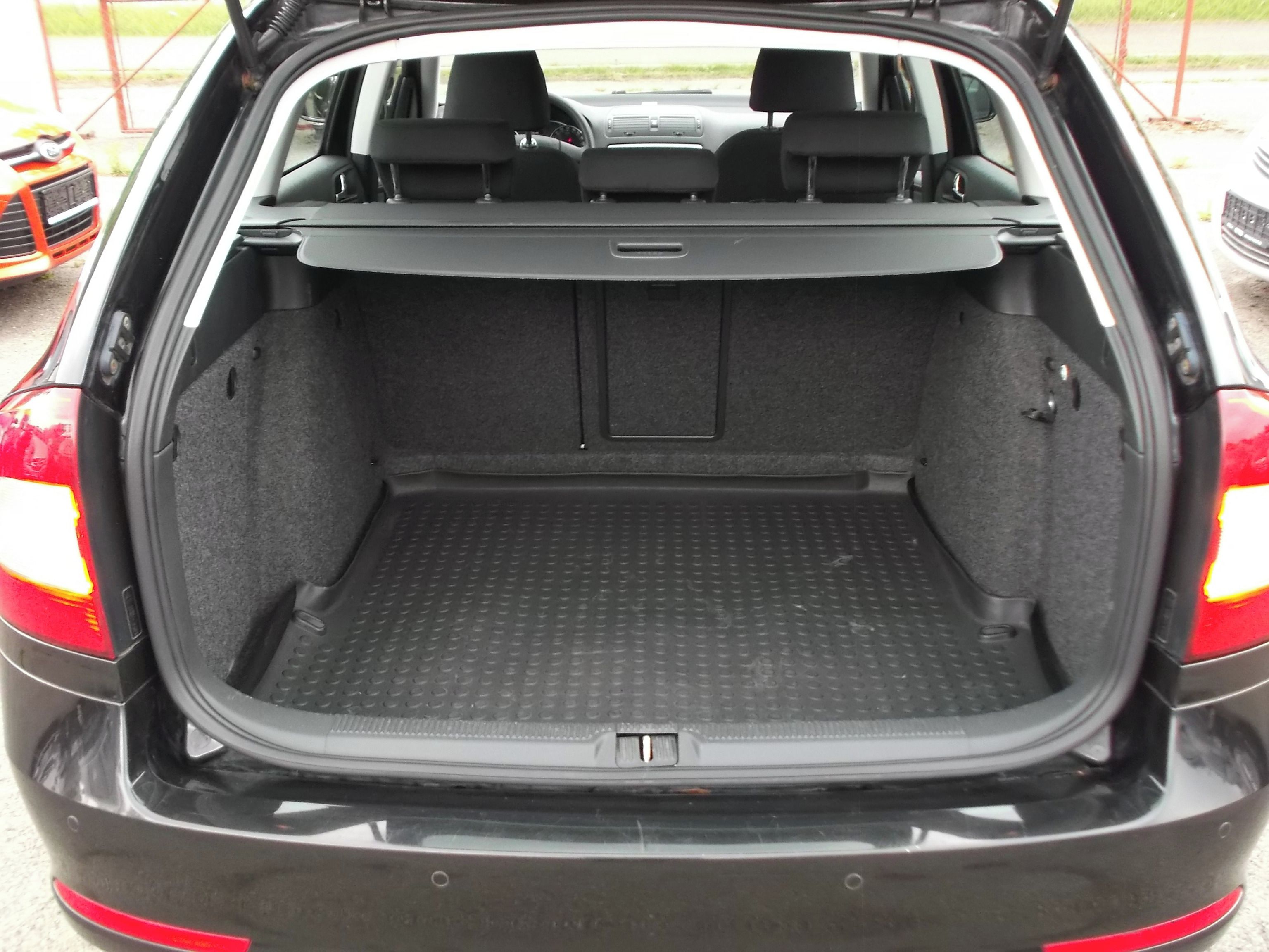 Škoda Octavia, 1,6Mpi 1.maj.poSTK,m.2010 - fotka 5
