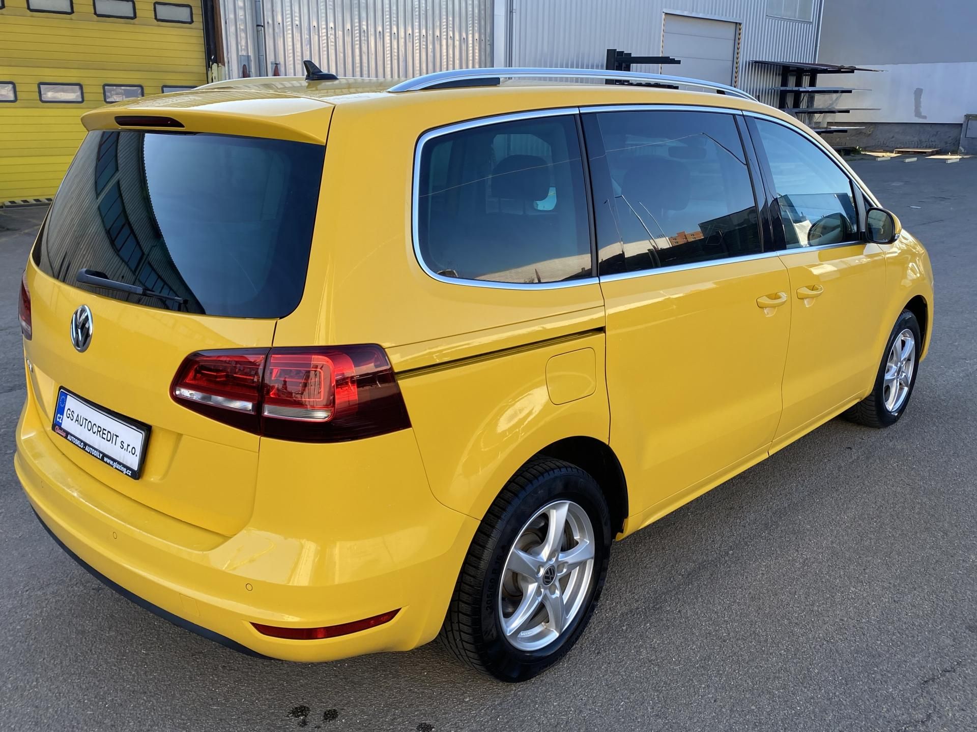 Volkswagen Sharan, 2,0 TDi - DSG - DPH - fotka 6
