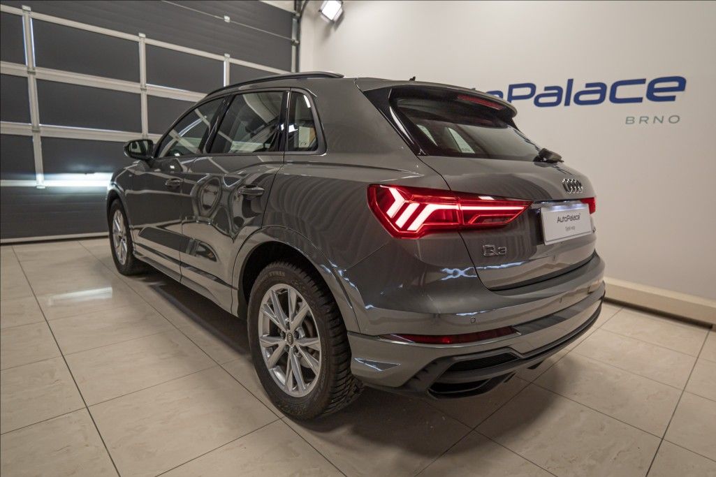 Audi Q3, 1,5 35 TFSI S-LINE NAVI VÝHŘEV - fotka 5