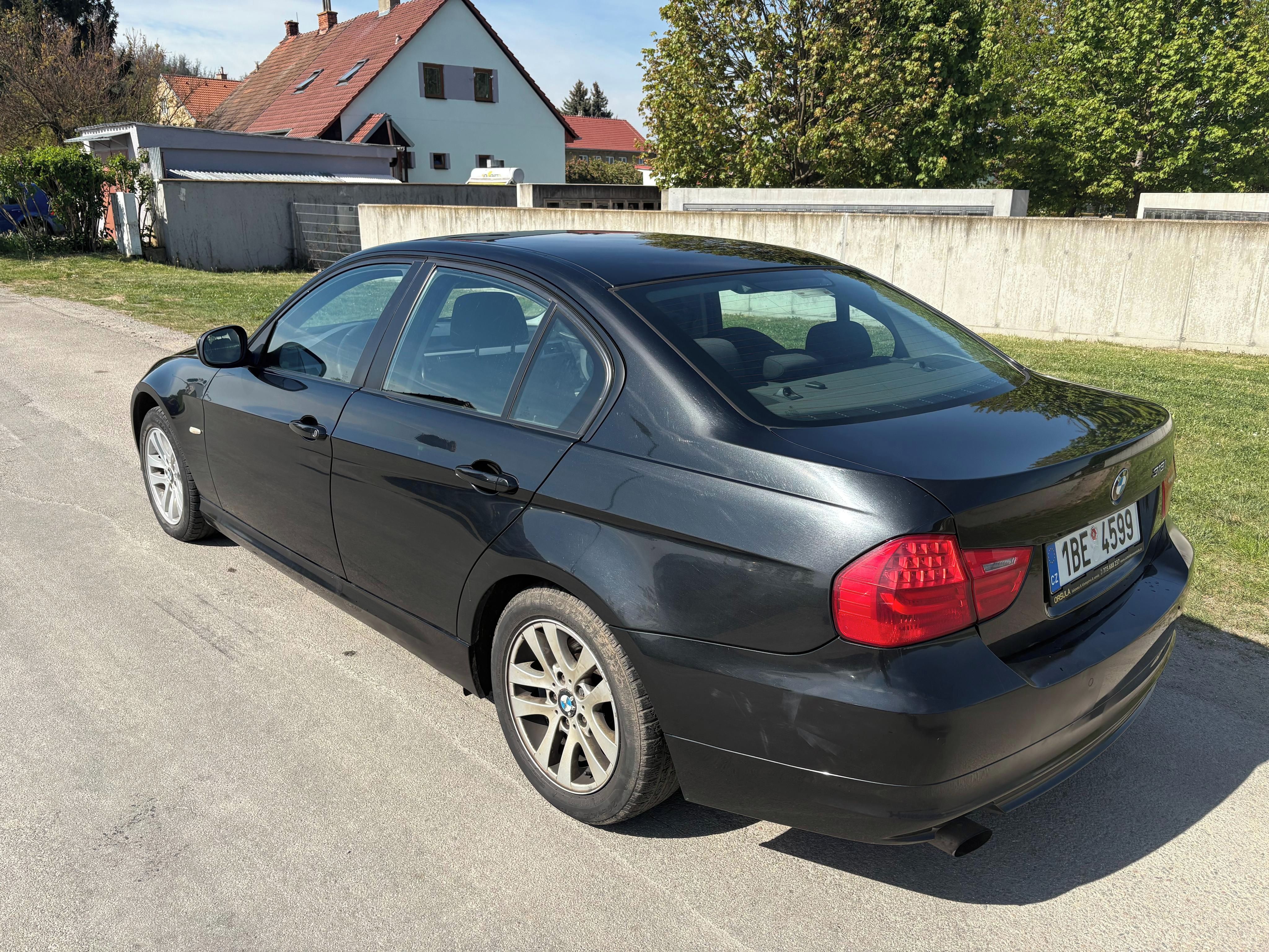 BMW Řada 3, 318i - 105kW + sada kol - fotka 4