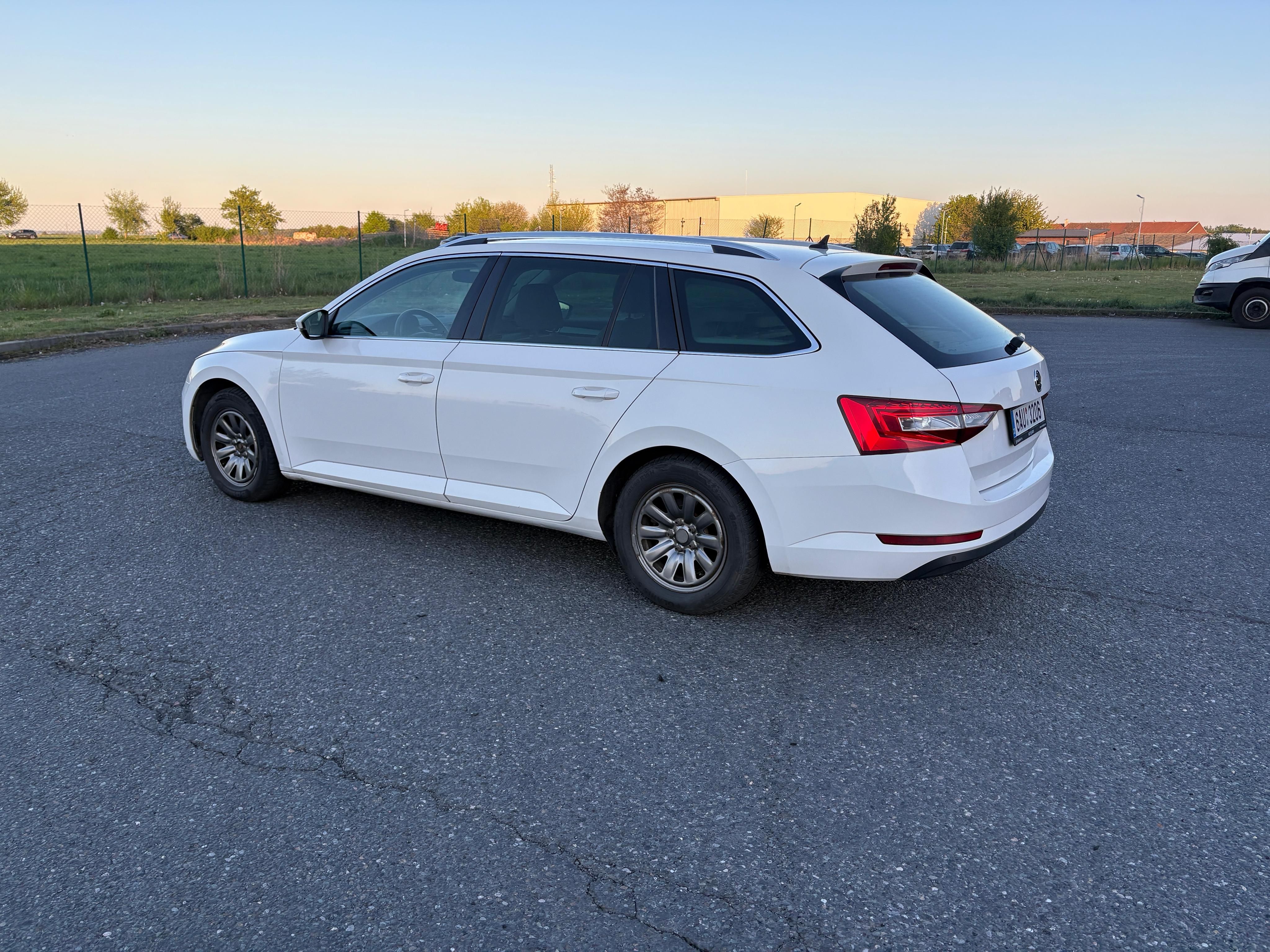 Škoda Superb, 110kW, DSG, Canton - fotka 3