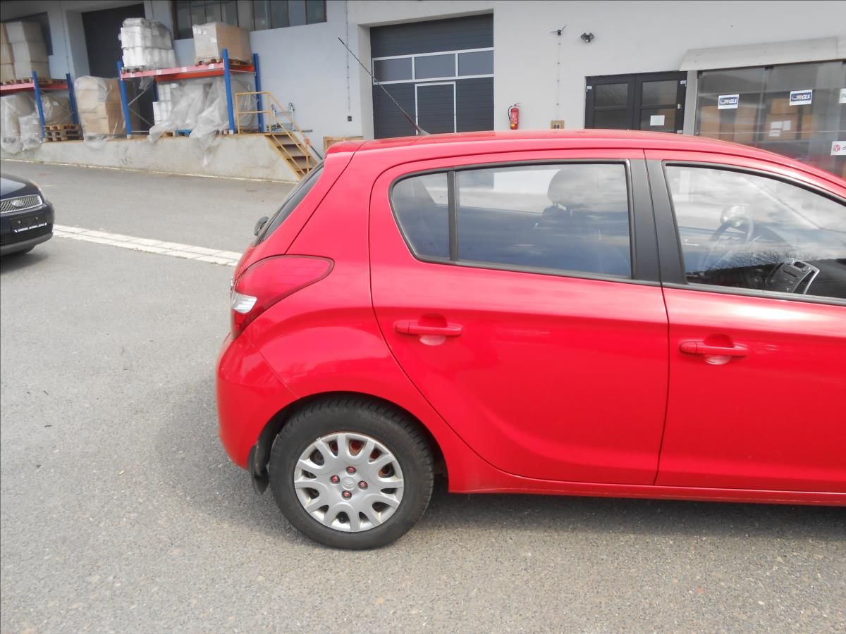 Hyundai i20, 1,2 i 57Kw - fotka 5