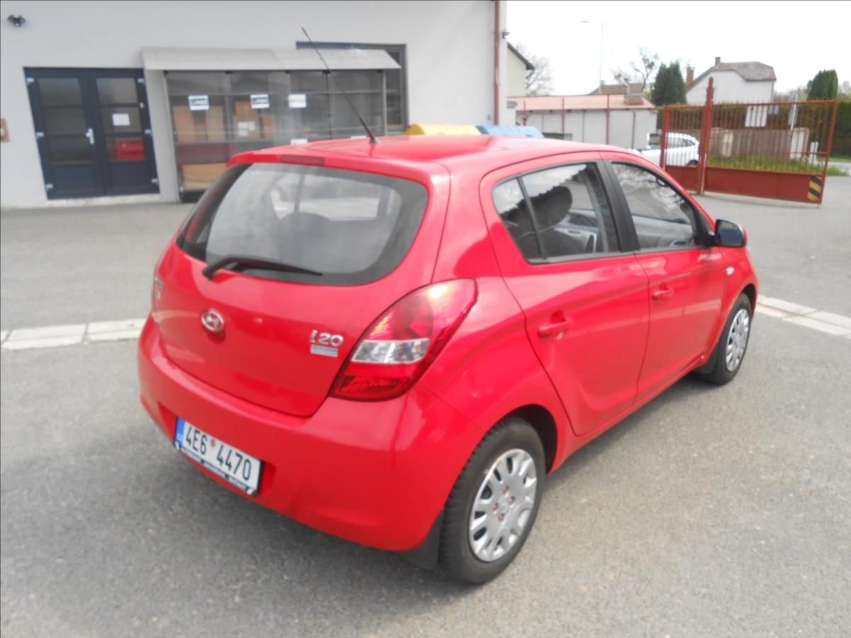 Hyundai i20, 1,2 i 57Kw - fotka 6