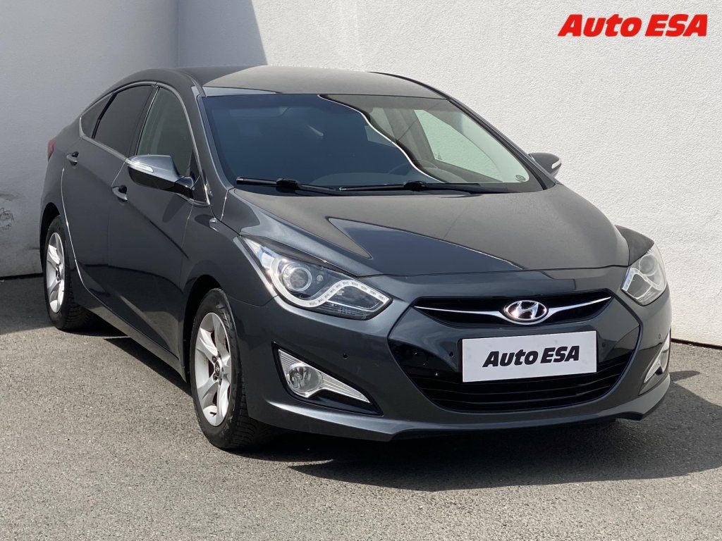 Hyundai i40, 2.0i