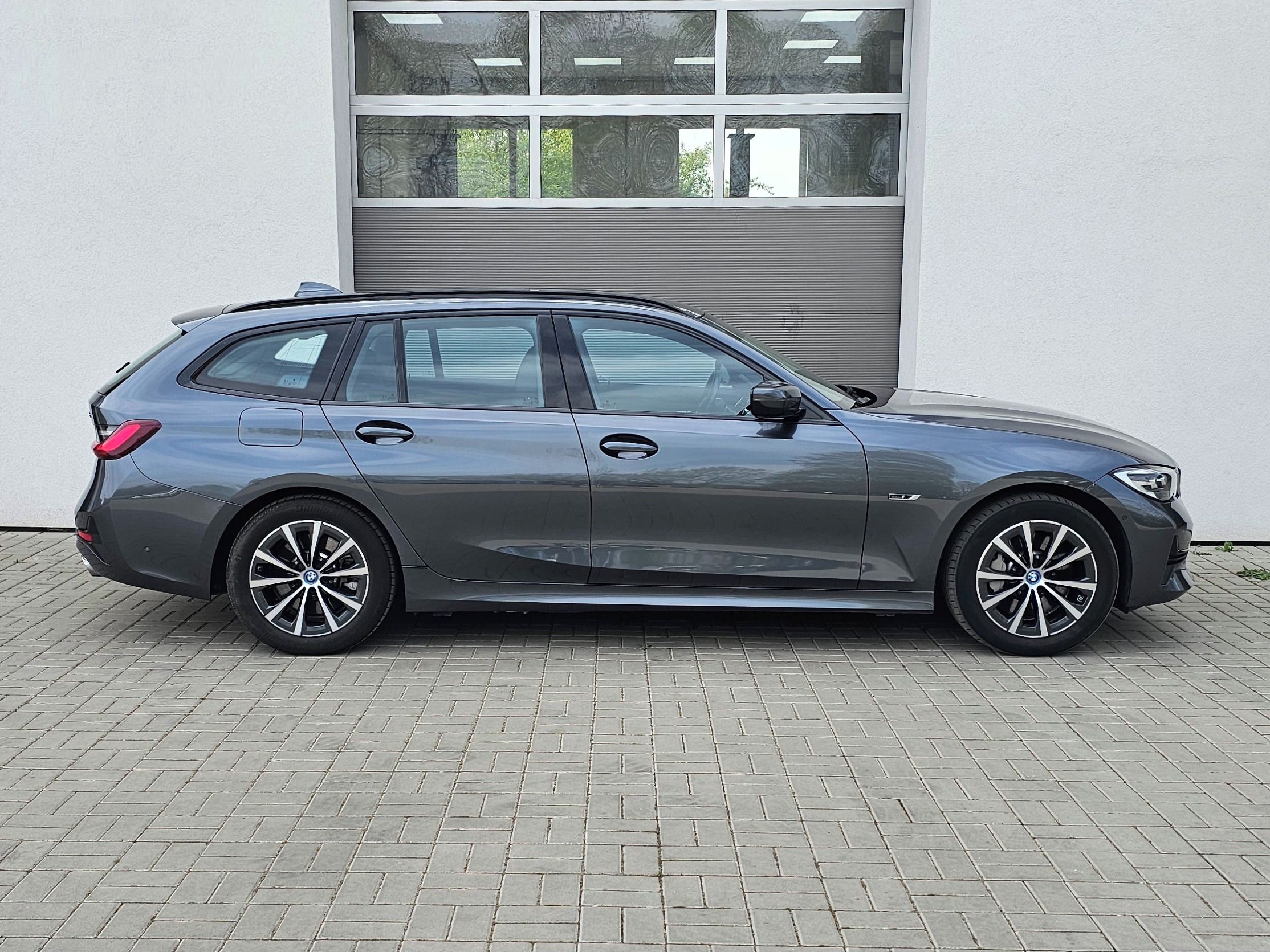 BMW Řada 3, 330e SportLine - fotka 5