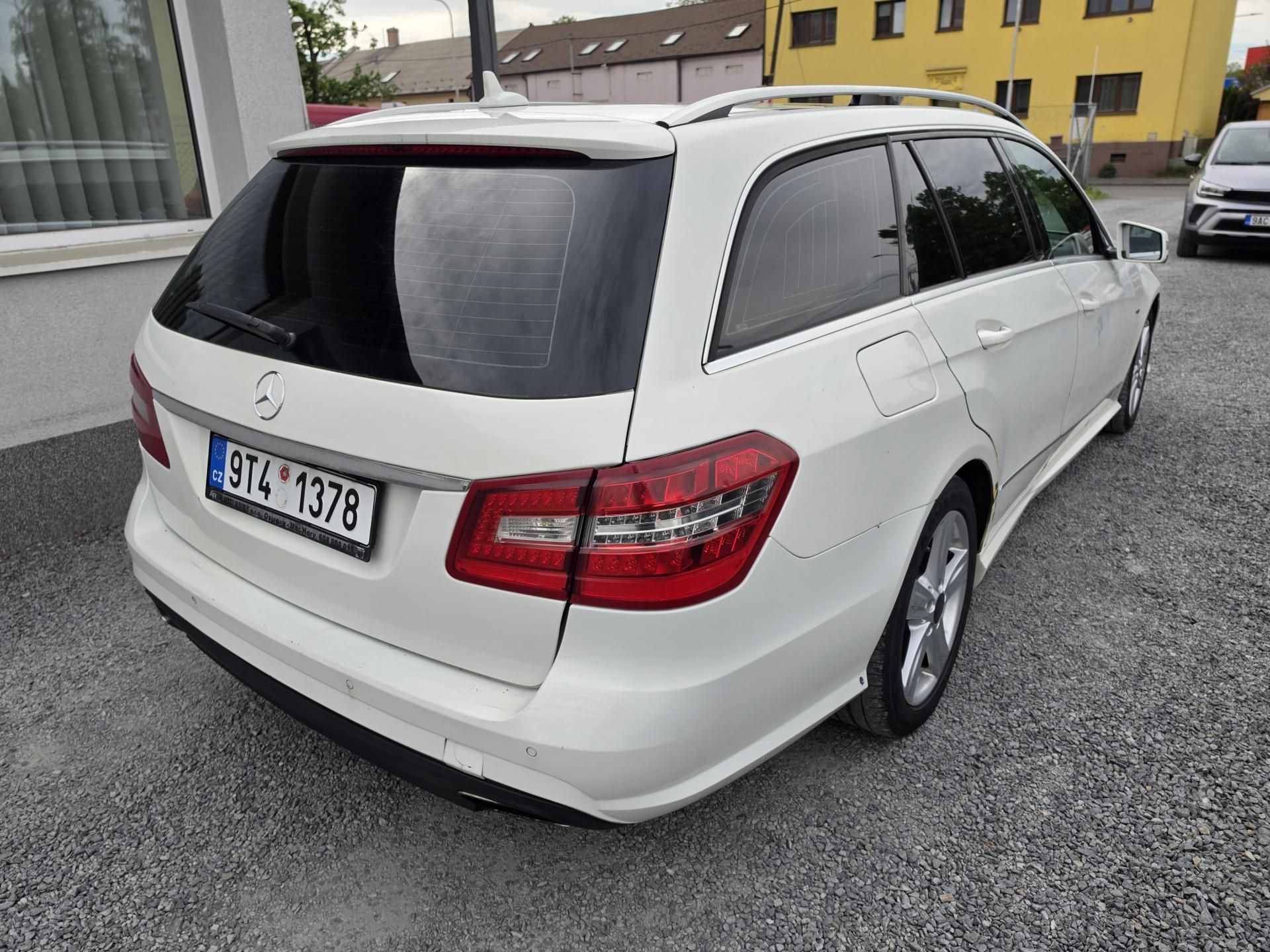 Mercedes-Benz Třídy E, 300CDI V6 Avantgarde TZ - fotka 4