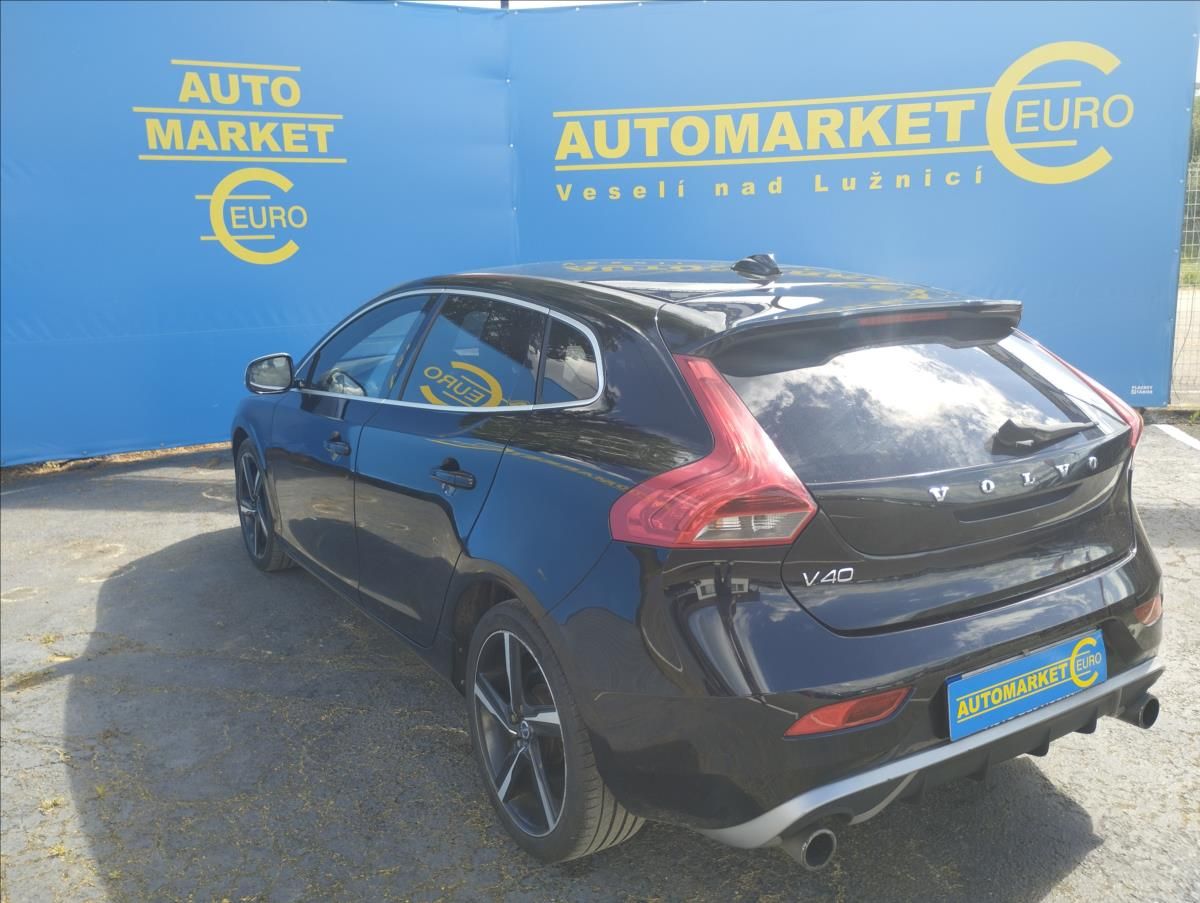 Volvo V40, 2,0 D3 110KW R-DESING, PANORAM - fotka 6