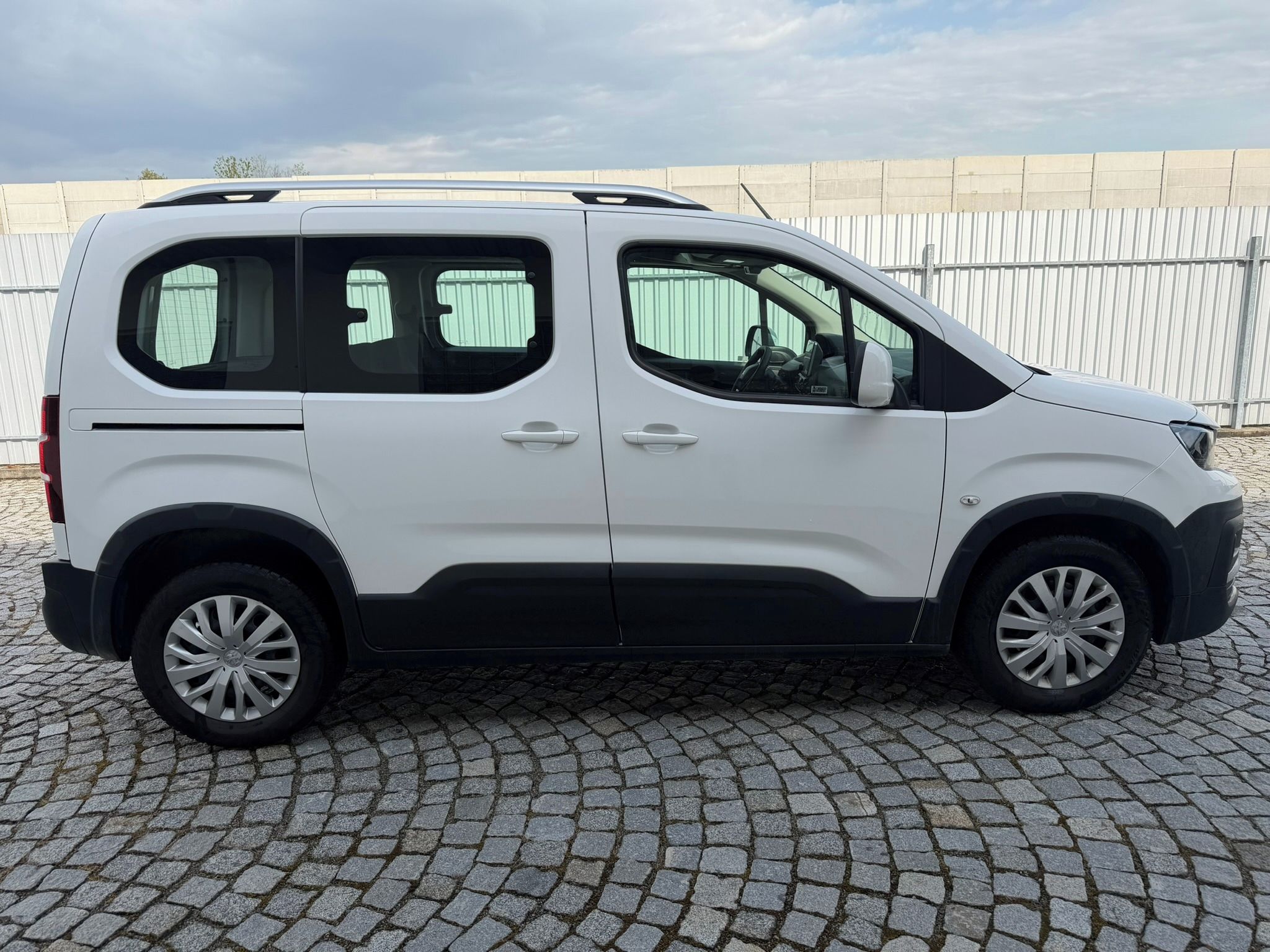 Peugeot Rifter, 1.2 PureTech 81 kW Active Plus - fotka 4