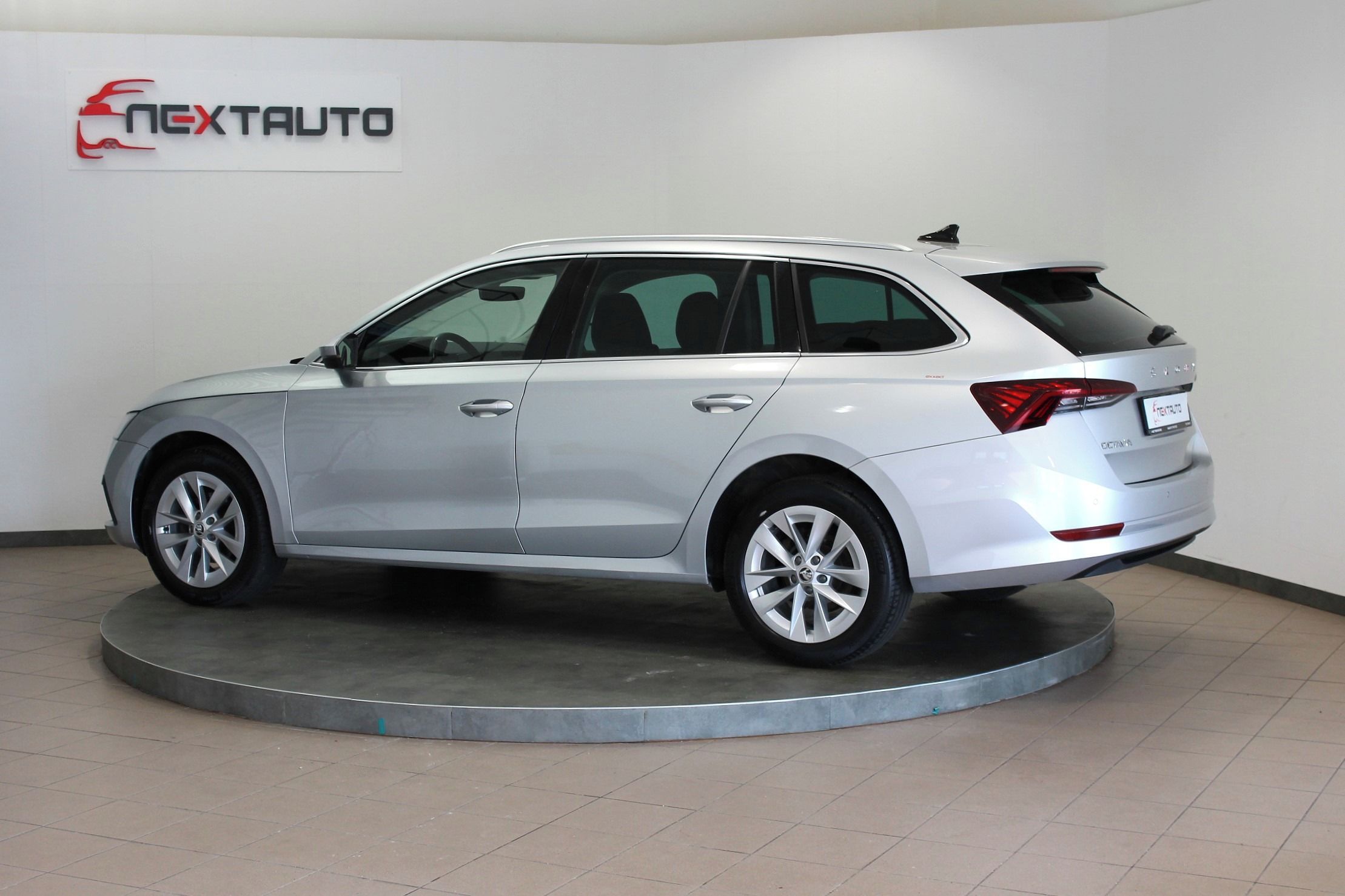 Škoda Octavia, 2.0 TDI STYLE, 1. MAJITEL - fotka 3
