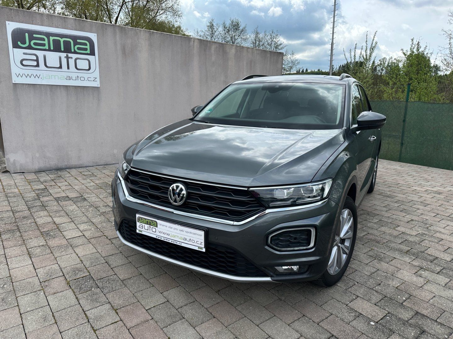 Volkswagen T-Roc, 1,5TSI 110kW STYLE TAŽNÉ 1.MAJ - fotka 2