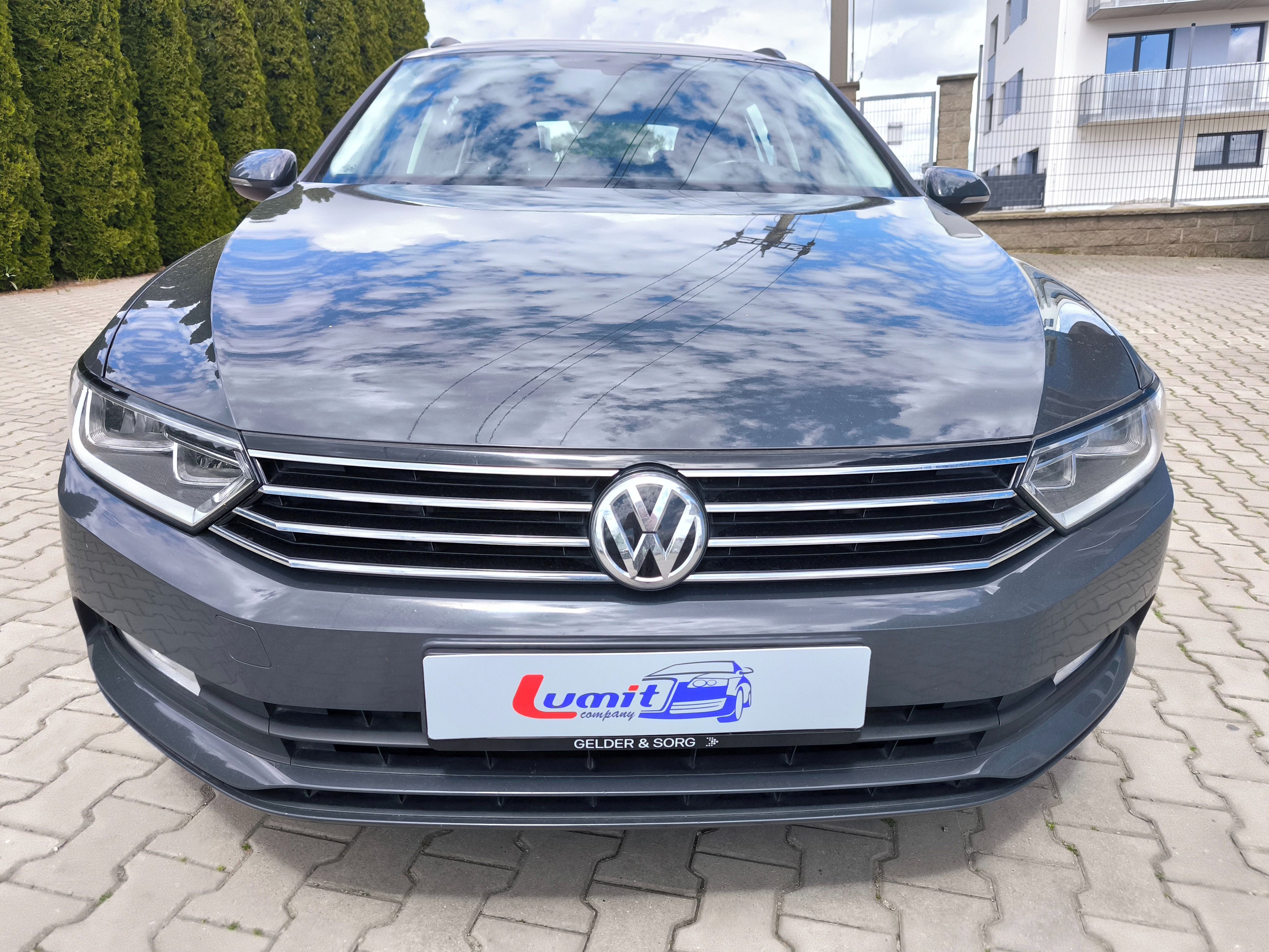 Volkswagen Passat, 2.0 TDi Trendline - fotka 2