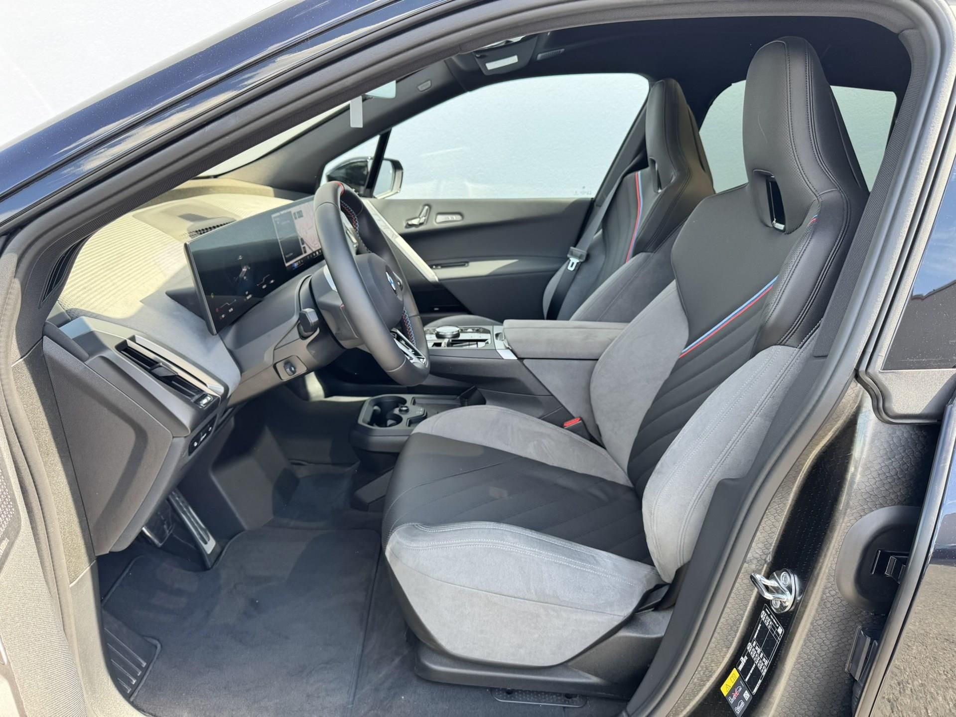 BMW iX, iX M70 - fotka 6