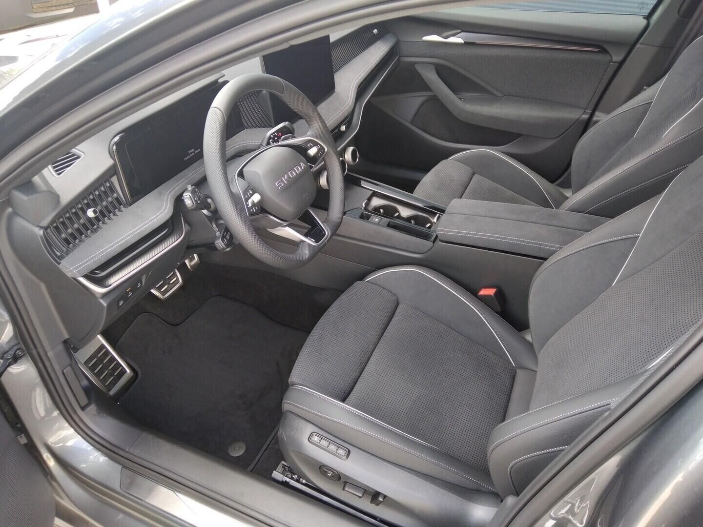 Škoda Superb, Combi Sportline 2,0 TDI 110 kW - fotka 6