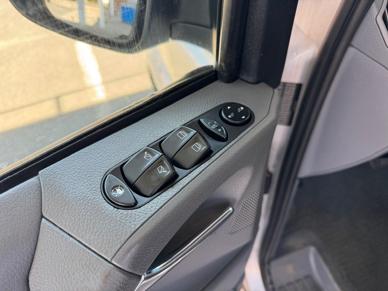 Mercedes-Benz Viano, 2,2CDi 4x4 Steyr 7 míst - fotka 6