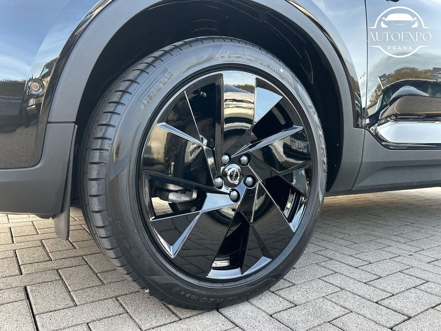 Volvo XC40, B3 Benzin Plus Black Edition - fotka 6