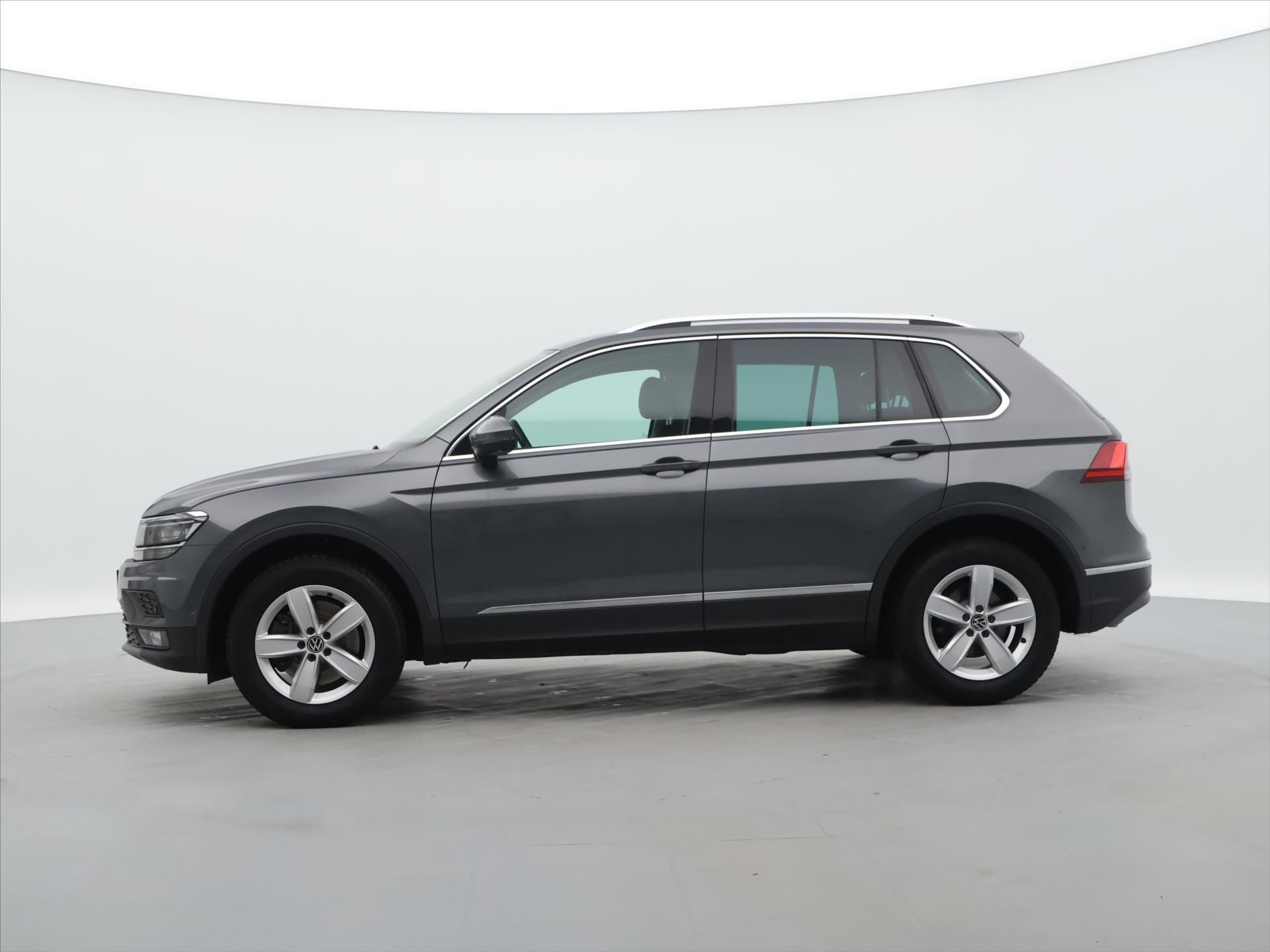 Volkswagen Tiguan, 2,0 TDI Highline 4x4 DSG DPH - fotka 4