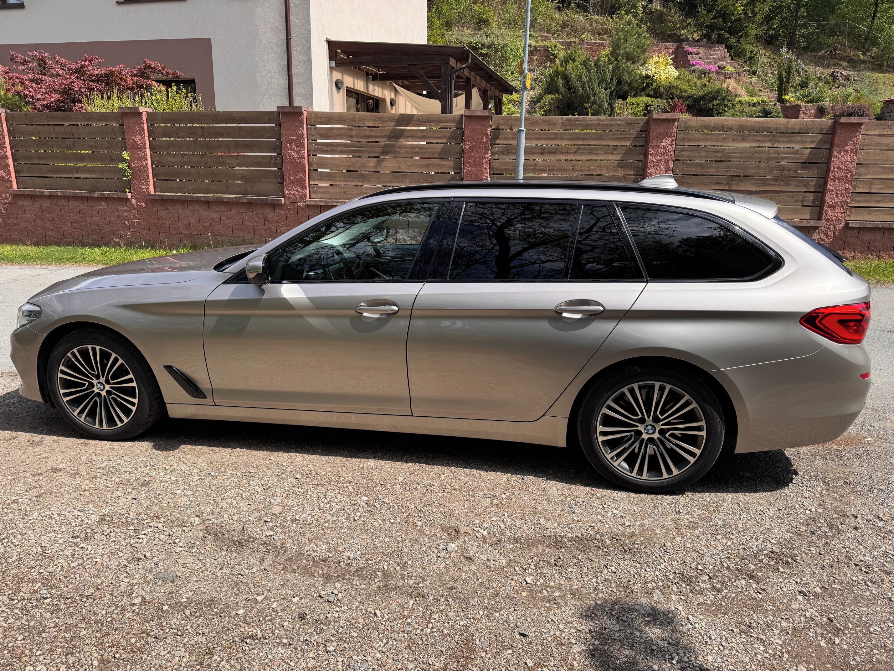 BMW Řada 5, 530d Sport Line - Po servisu - fotka 2