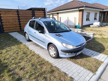 Peugeot 206 1.4 HDi + tažné !