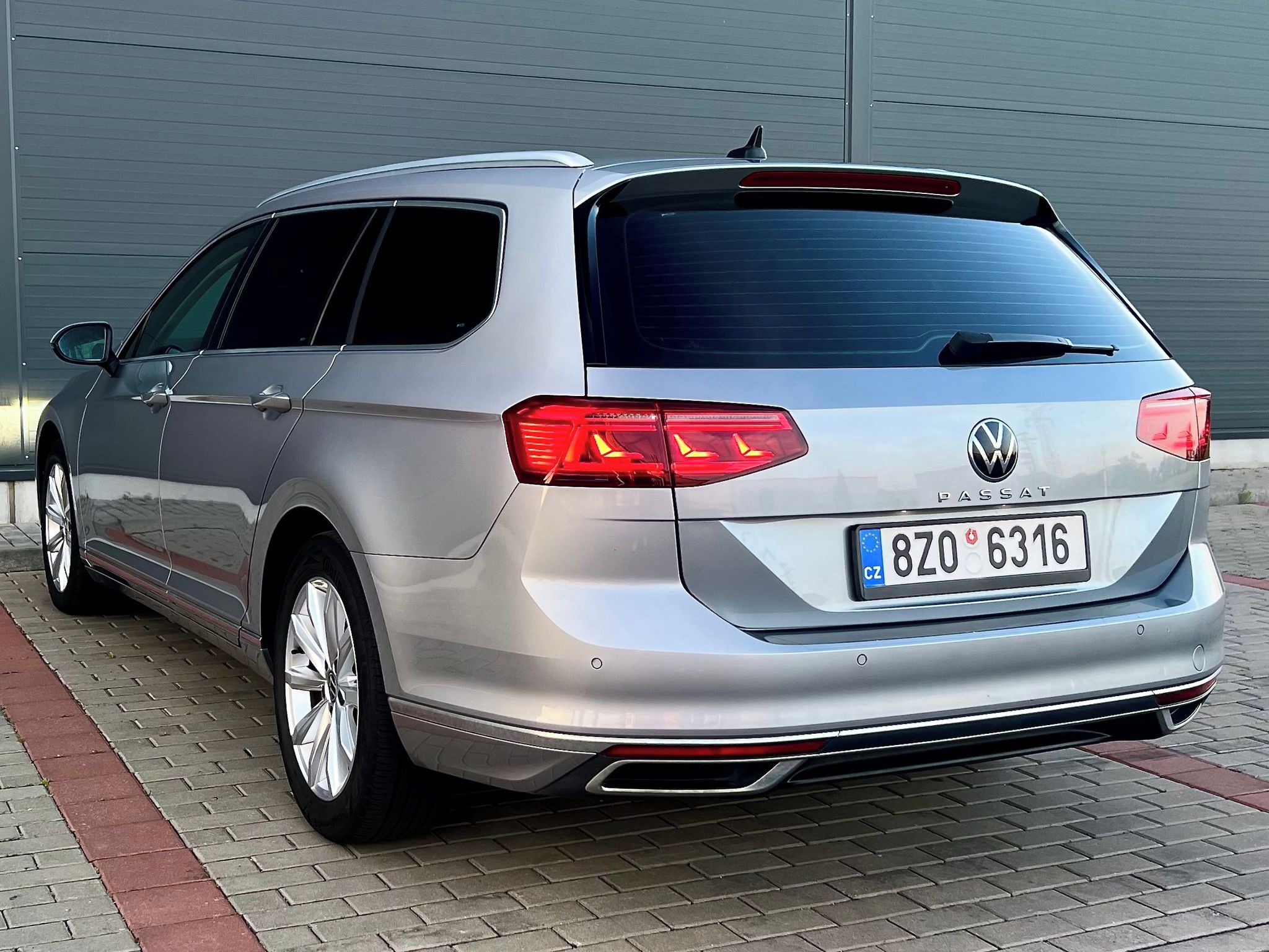 Volkswagen Passat, 2.0 TDI-DSG-ELEGANCE - fotka 4