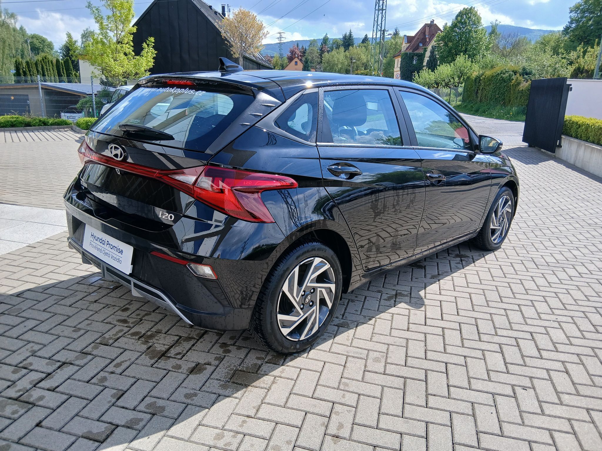Hyundai i20, 1,2i 77k Wave - fotka 6