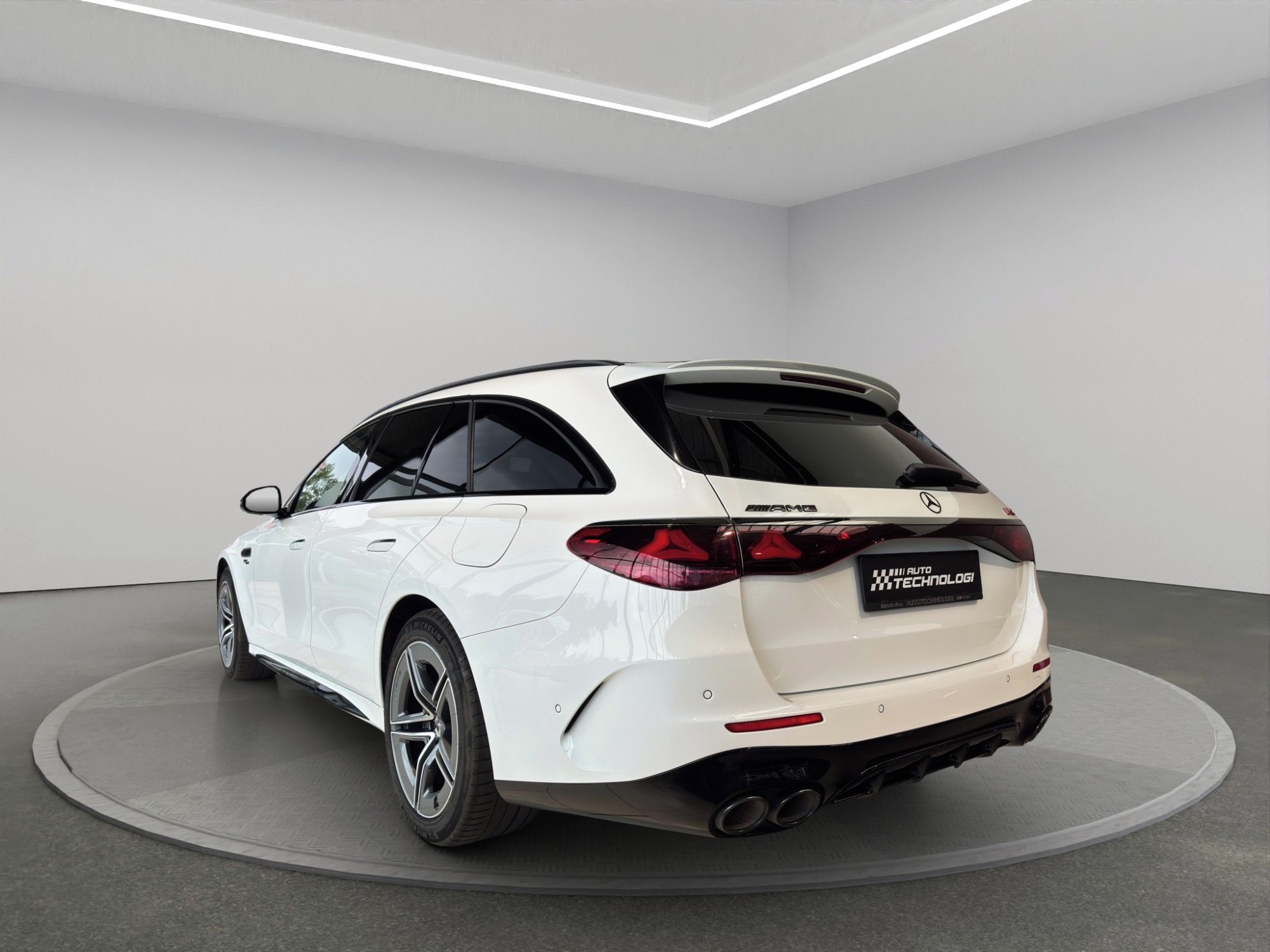 Mercedes-Benz Třídy E, 53 AMG Hybrid 4MATIC+ - fotka 6