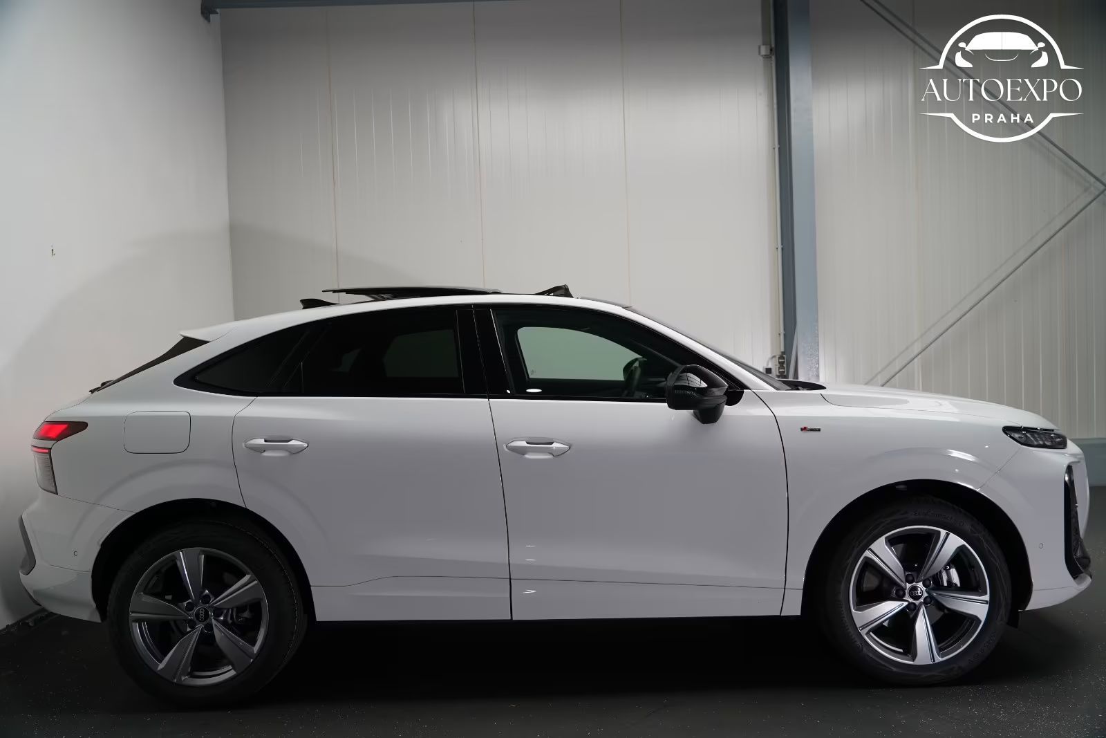 Audi Q3, Sportback TDI S LINE - fotka 4