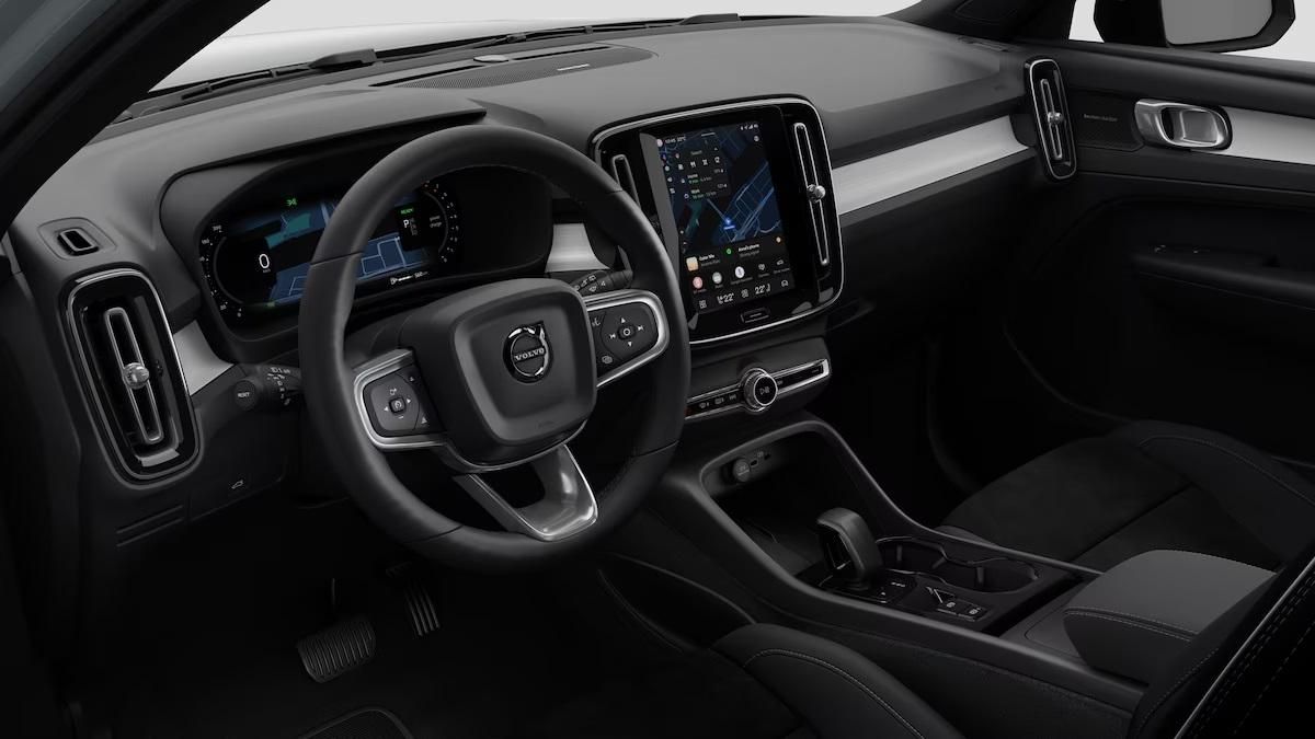 Volvo XC40, B3 AUT PLUS BLACK EDITION - fotka 2