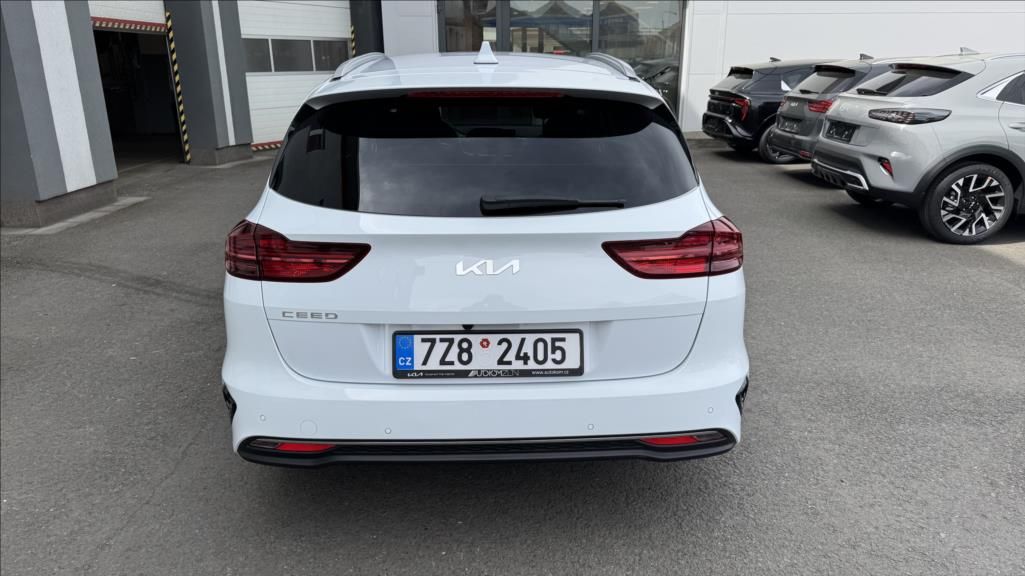 Kia Cee´d, 1,5 SW T-GDI TOP + BUT - fotka 5