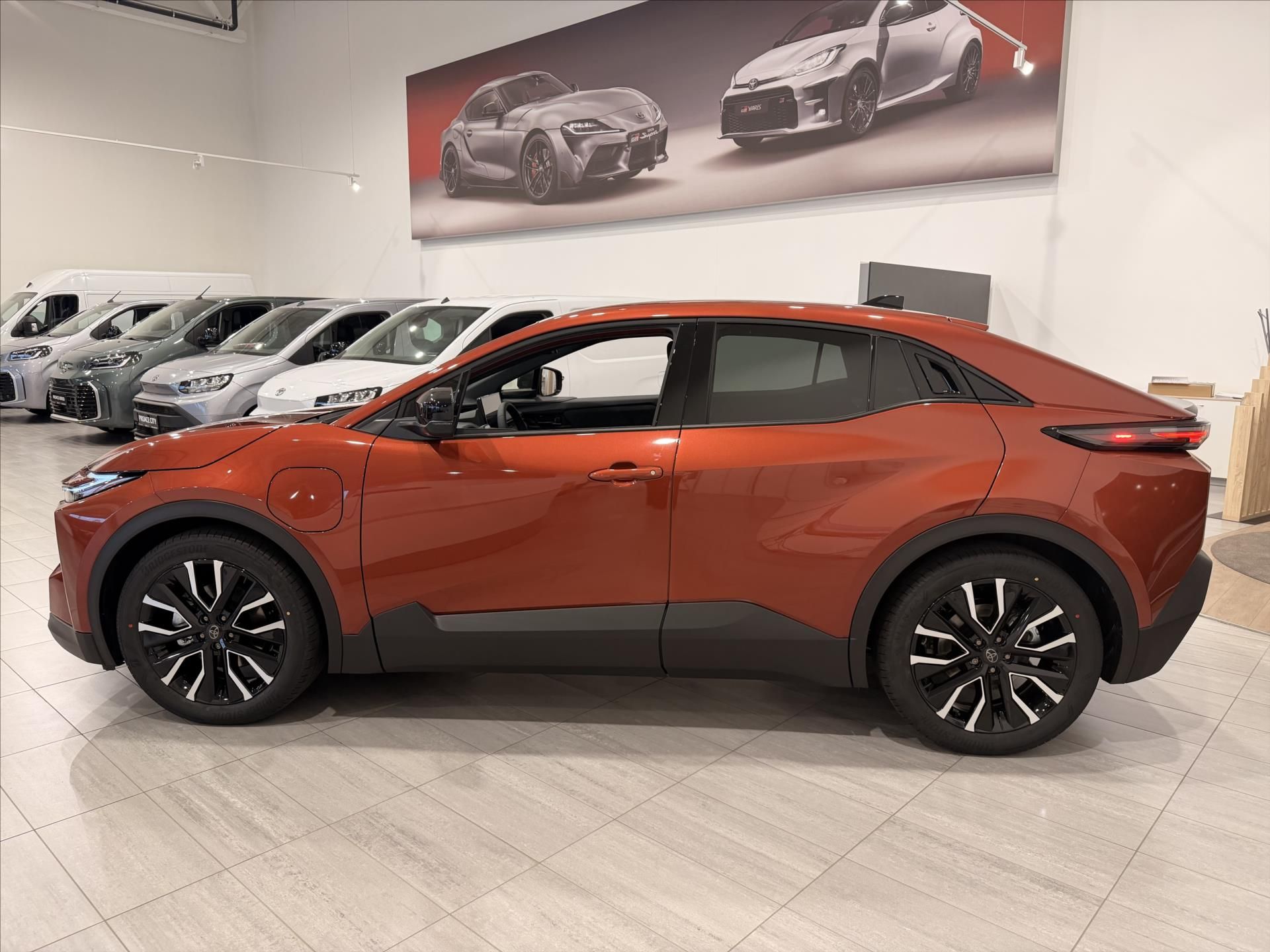 Toyota C-HR, Executive  +  77 kWh, pohon AW - fotka 3