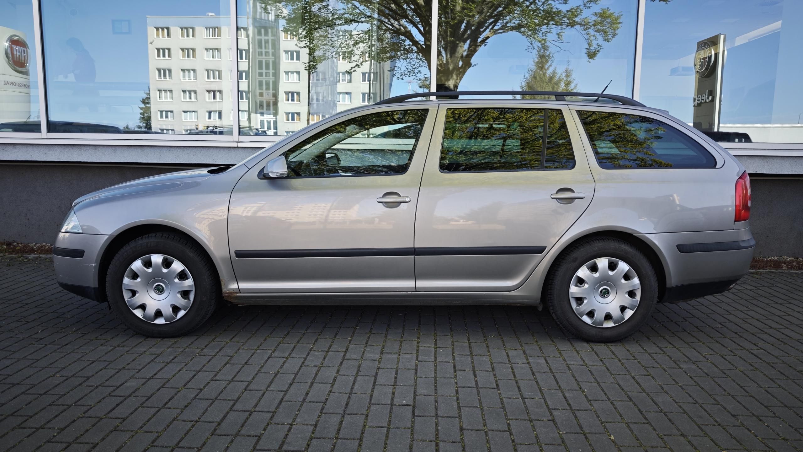 Škoda Octavia, 1,6 benzín kombi - fotka 6