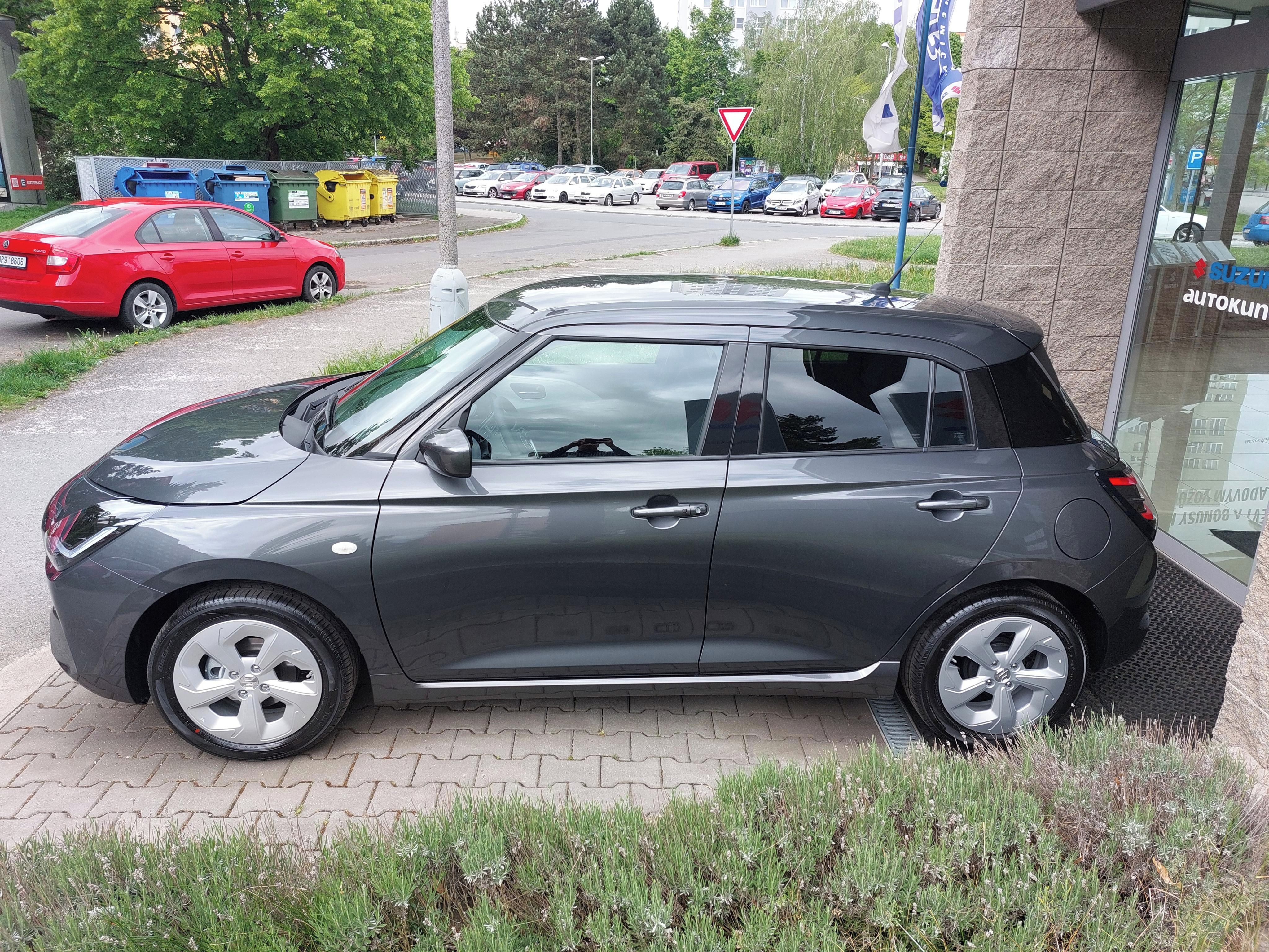 Suzuki Swift, 1.2 Premium Hybrid - fotka 4