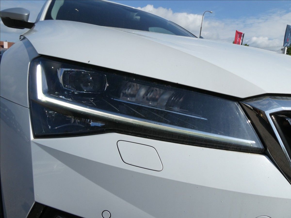 Škoda Superb, 2,0 TDi 147kW SCOUT,DSG,4x4,DP - fotka 5