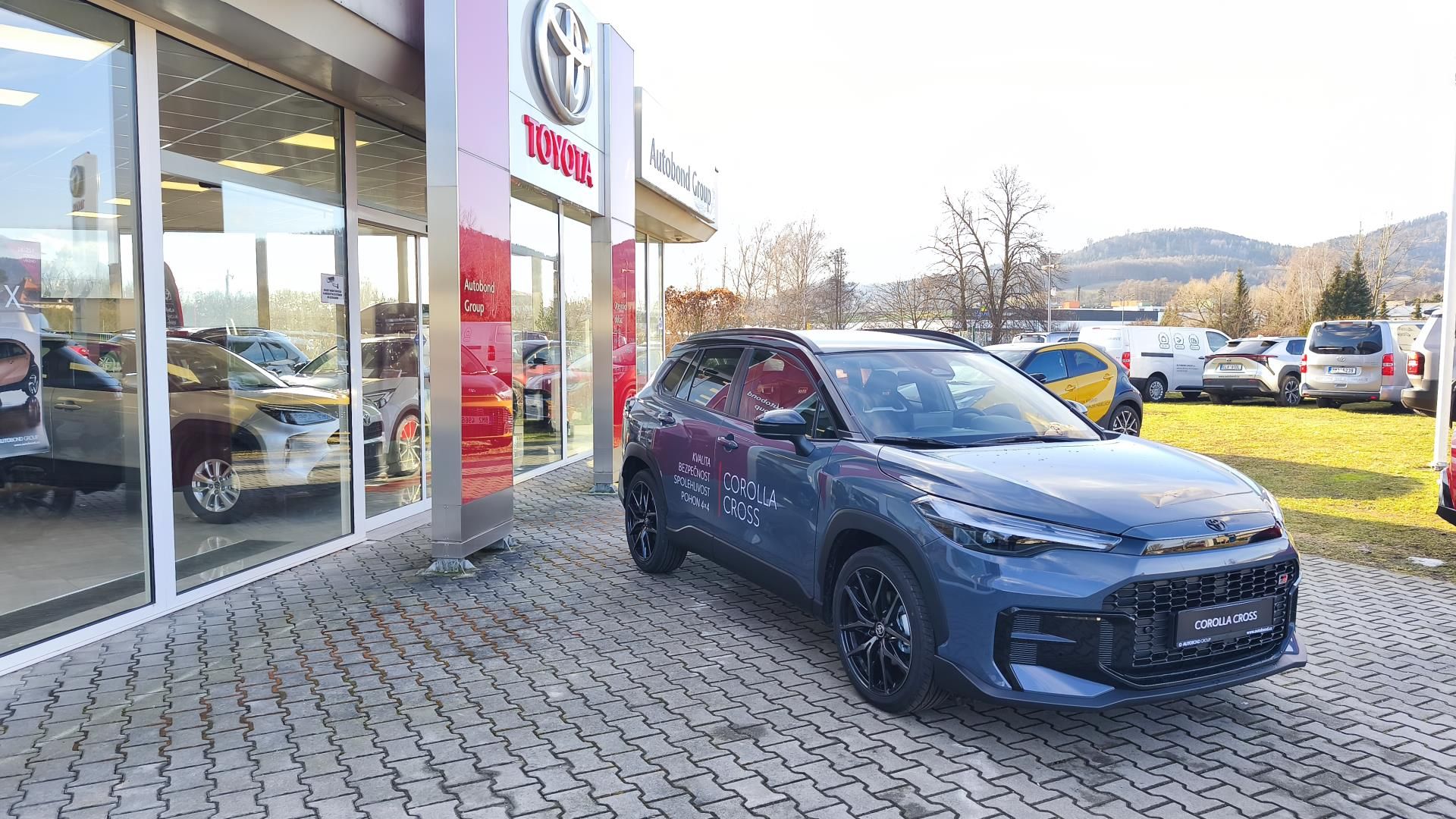 Toyota Corolla Cross, 2.0 HEV 4X4 - GR SPORT VIP - fotka 3