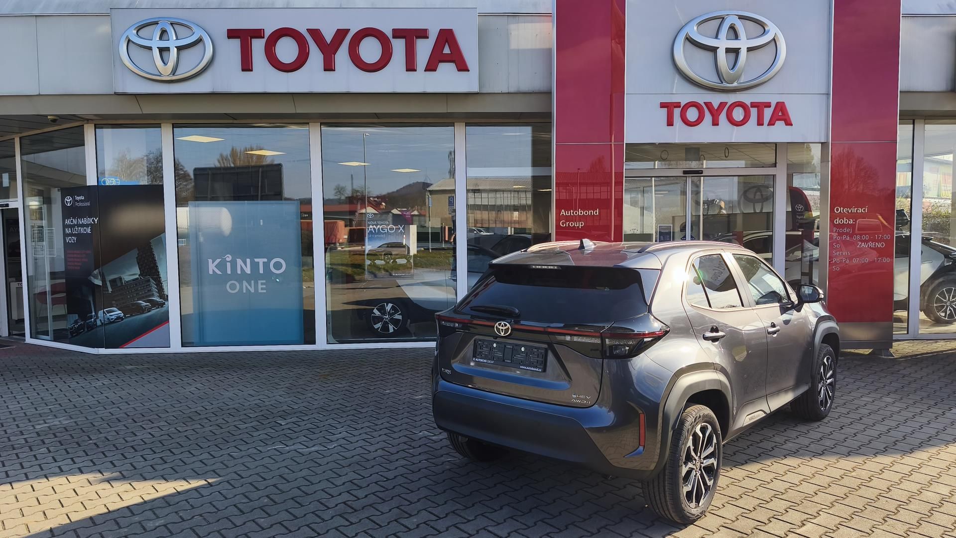 Toyota Yaris Cross, 1.5 HEV STYLE 4X4 - fotka 4