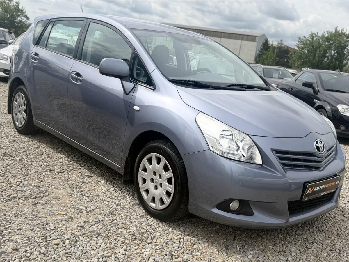 Toyota Verso, 2,0 D-4D 93kW DIGIKLIMA 6KVALT - fotka 3