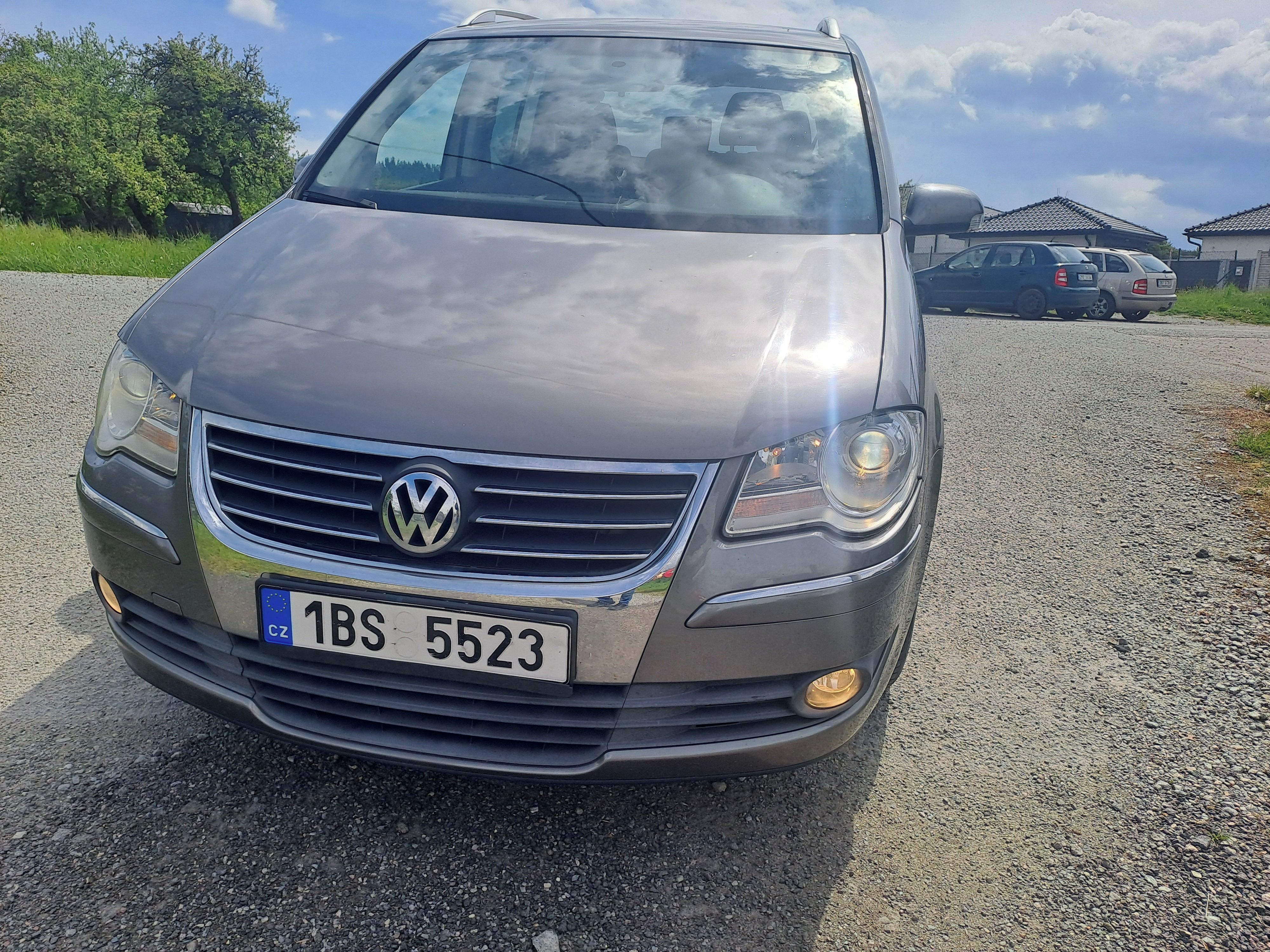 Volkswagen Touran, 2,0TDI DSG,7MÍST,SERVISOVANÝ! - fotka 3