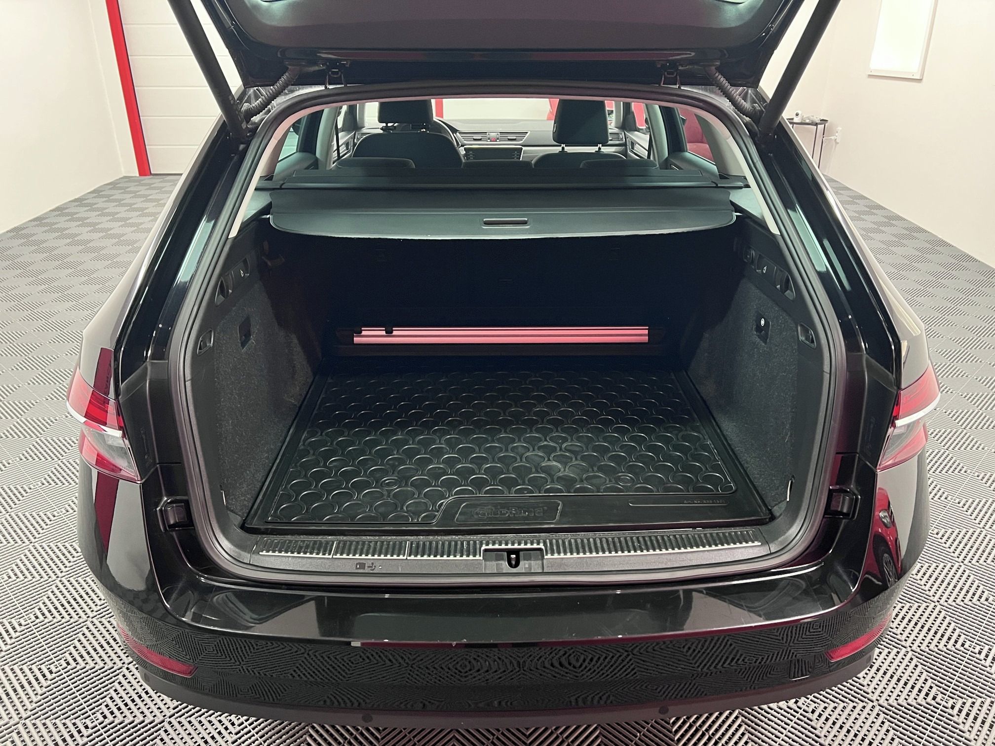 Škoda Superb, 2.0 TSI 140 kW Style Servis - fotka 6