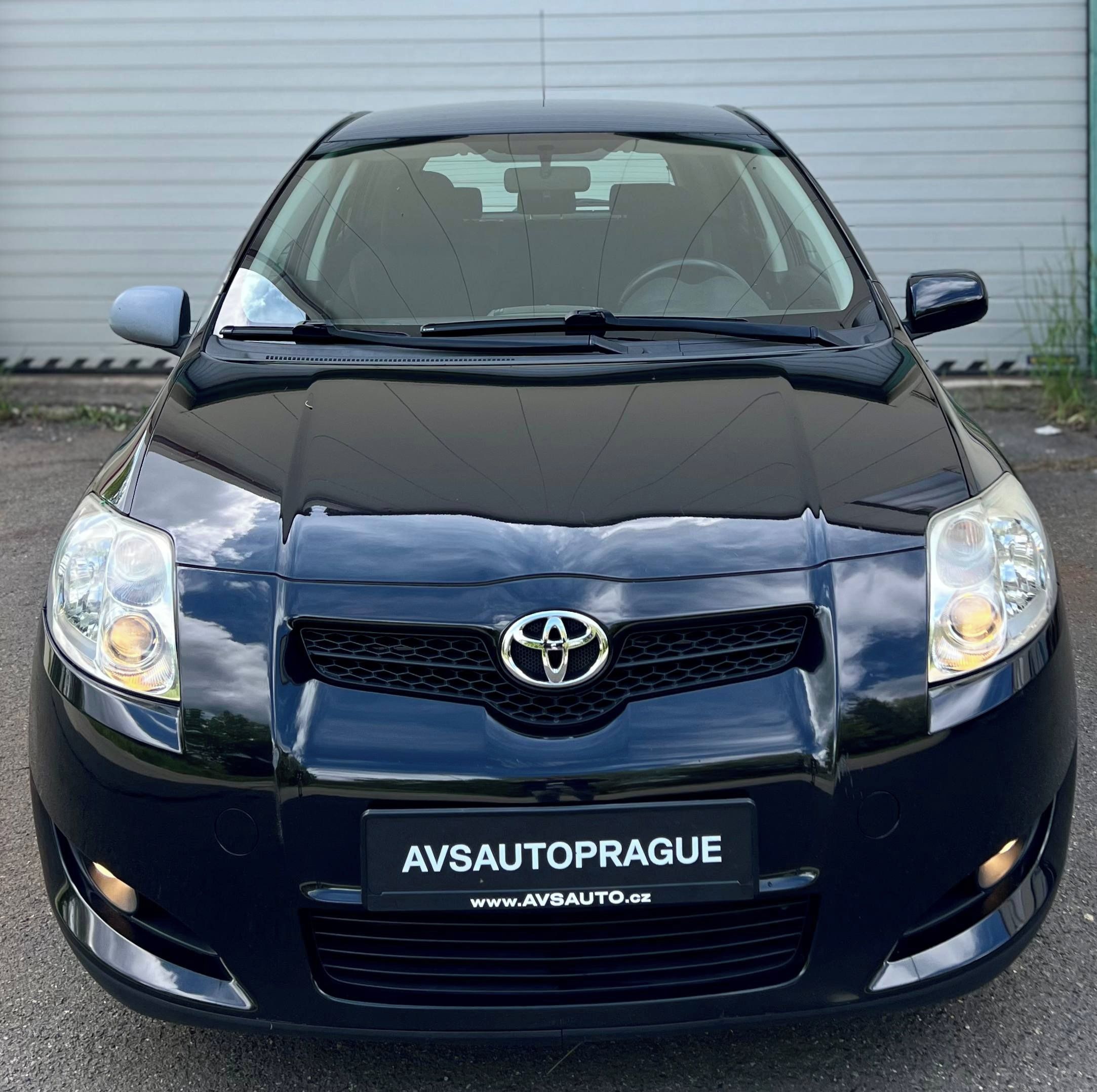 Toyota Auris, 1.4 VVT-i 71 KW – NÍZKÝ NÁJEZD - fotka 2