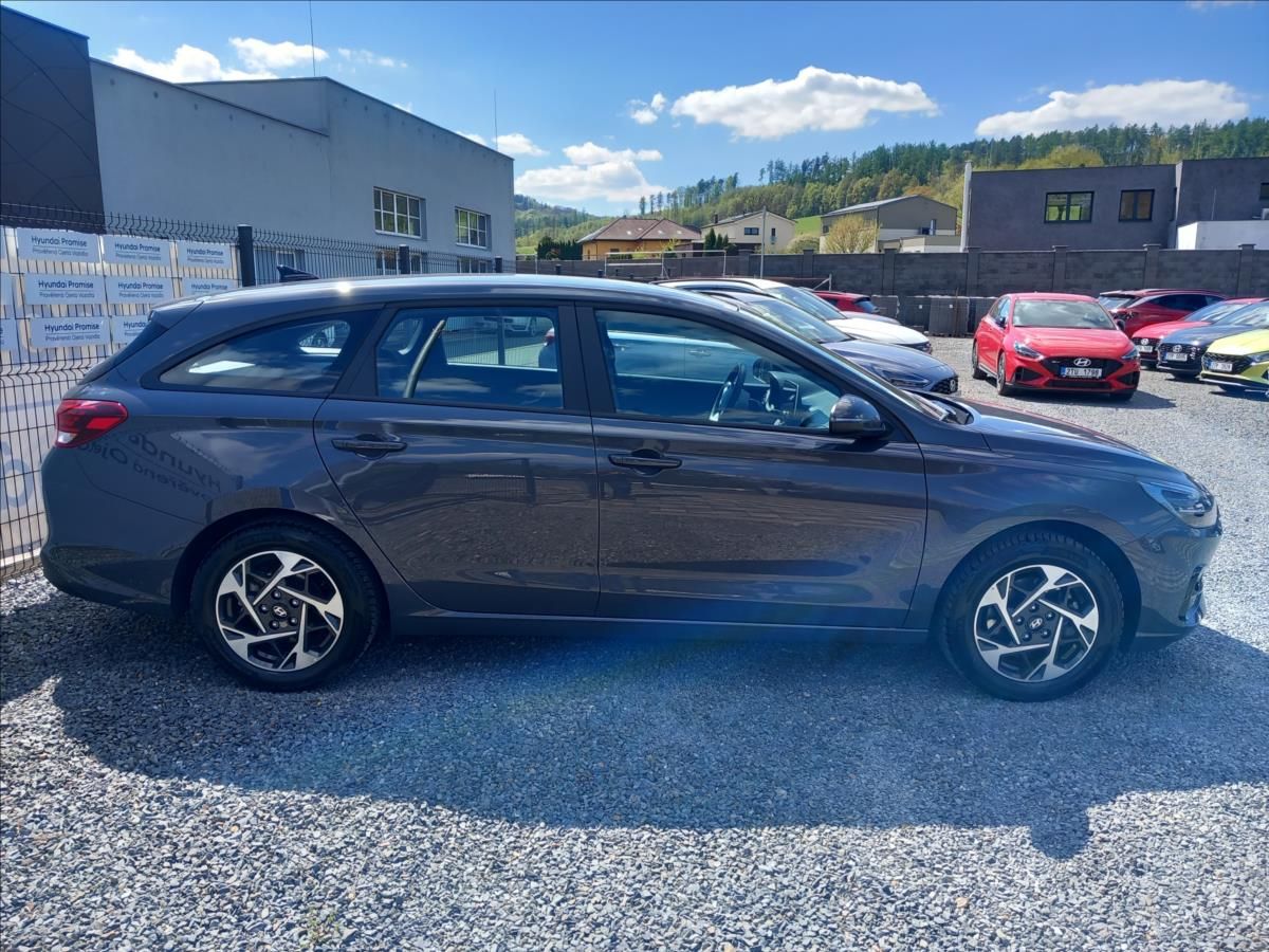Hyundai i30, 1,5 l COMFORT 16" - fotka 5