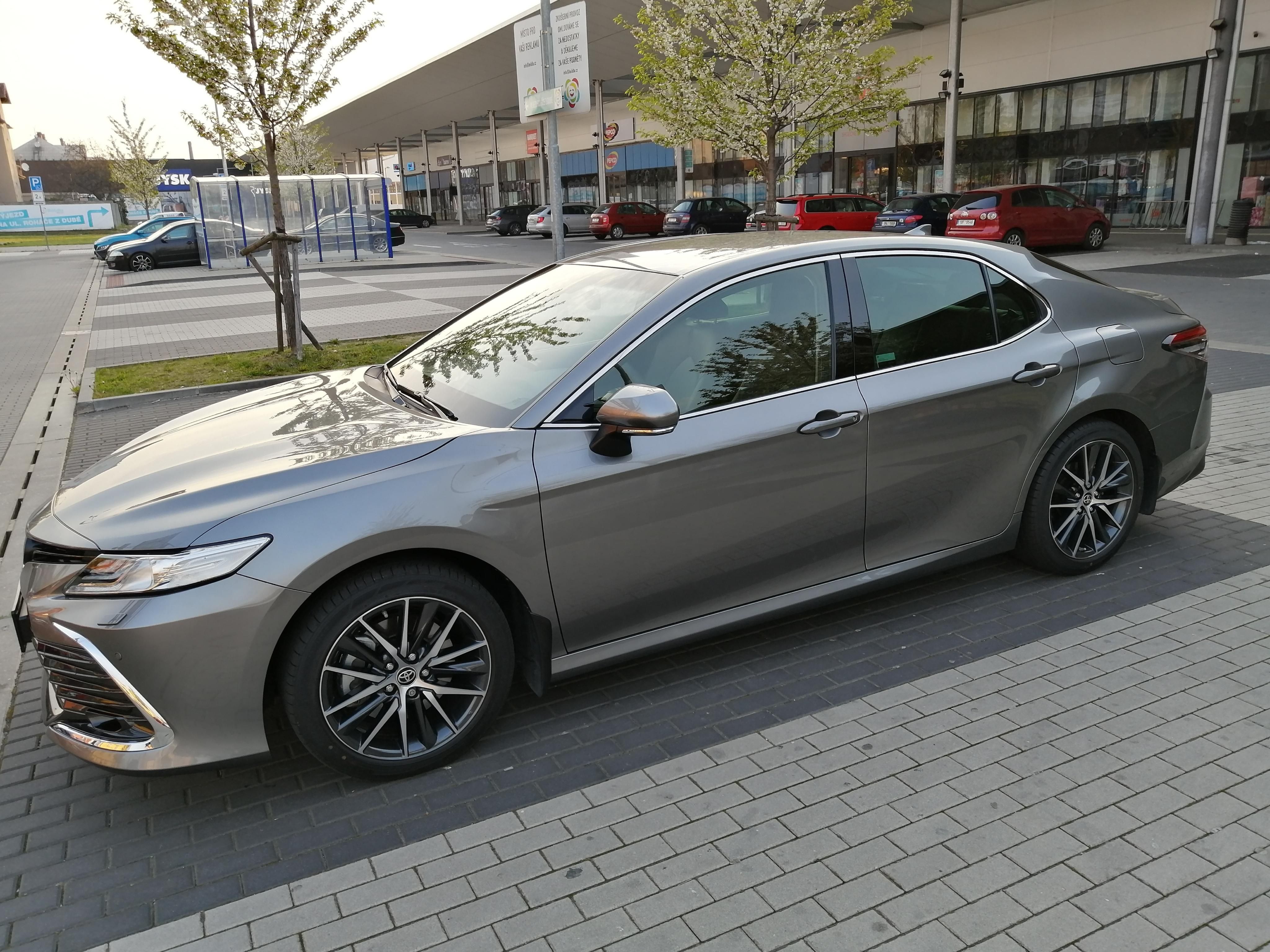 Toyota Camry, 2.5 Hybrid Executiv CZ 1 maj. - fotka 2