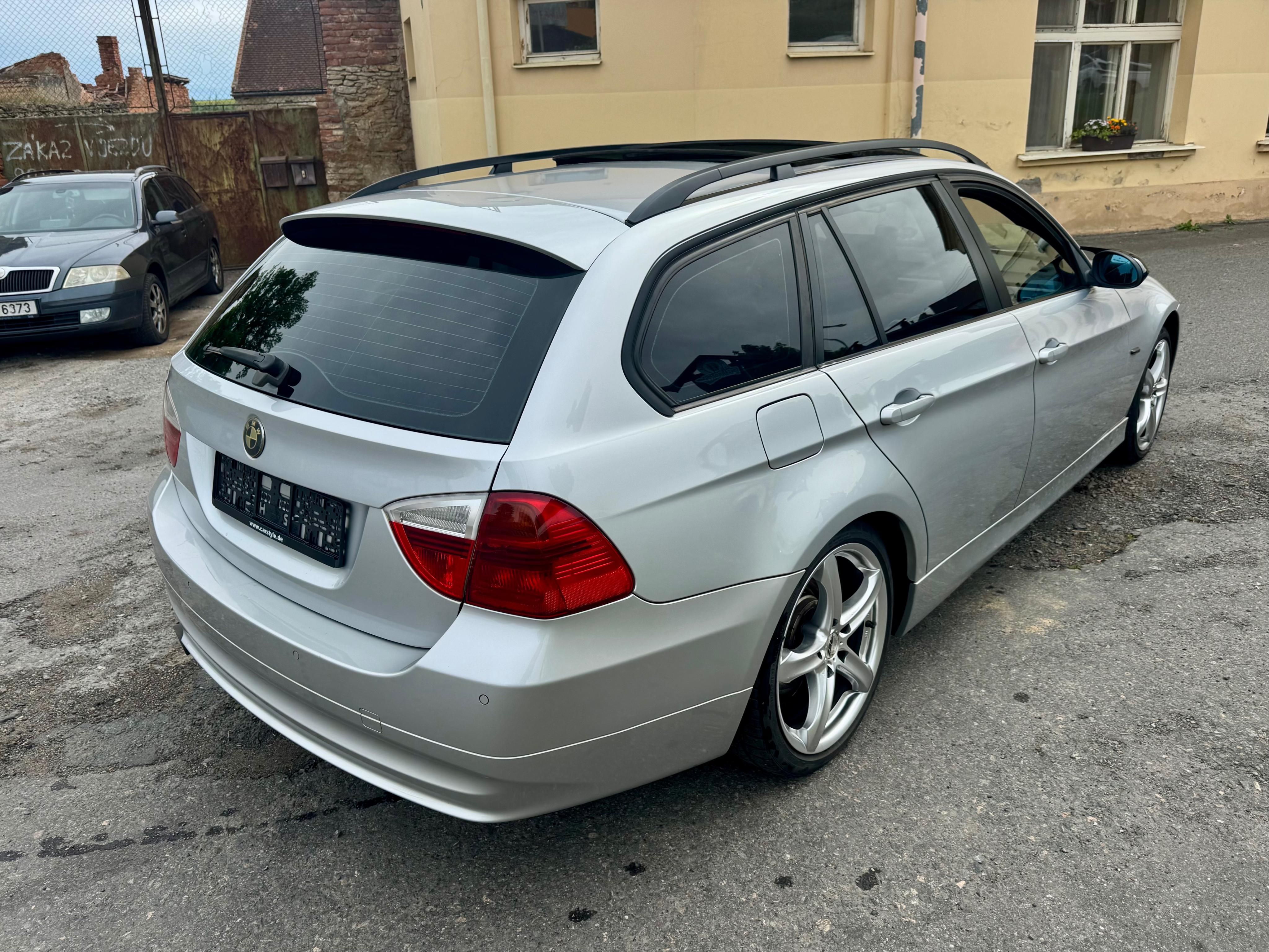 BMW Řada 3, e91 320i 125kW.Xenon,Šíbr. r18 - fotka 3