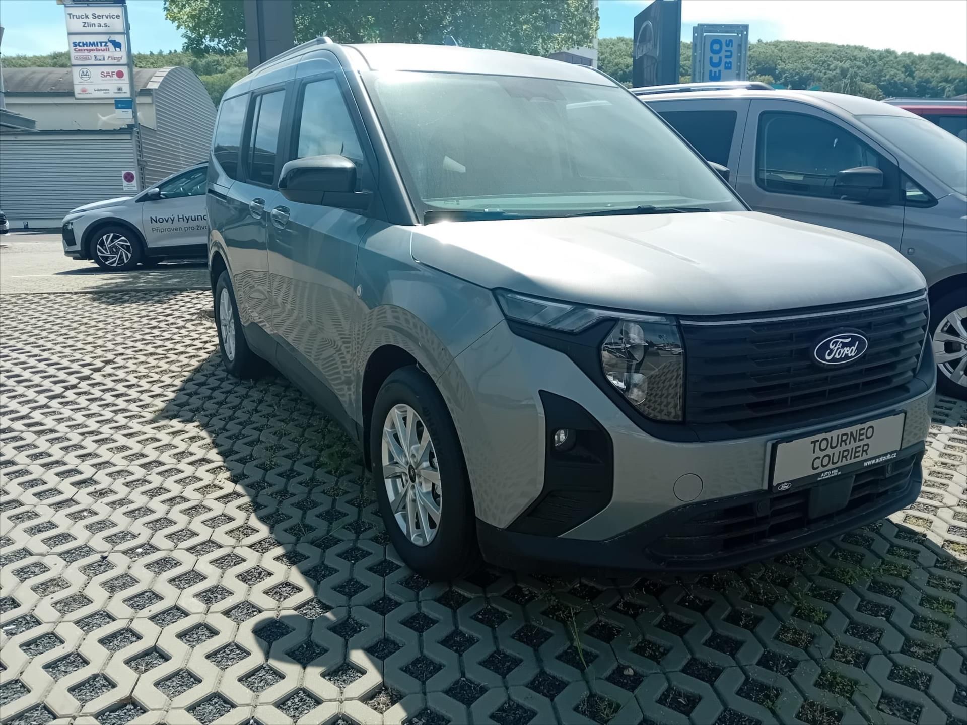 Ford Tourneo Courier, 1,0 92 kW/125k  Titanium - fotka 3