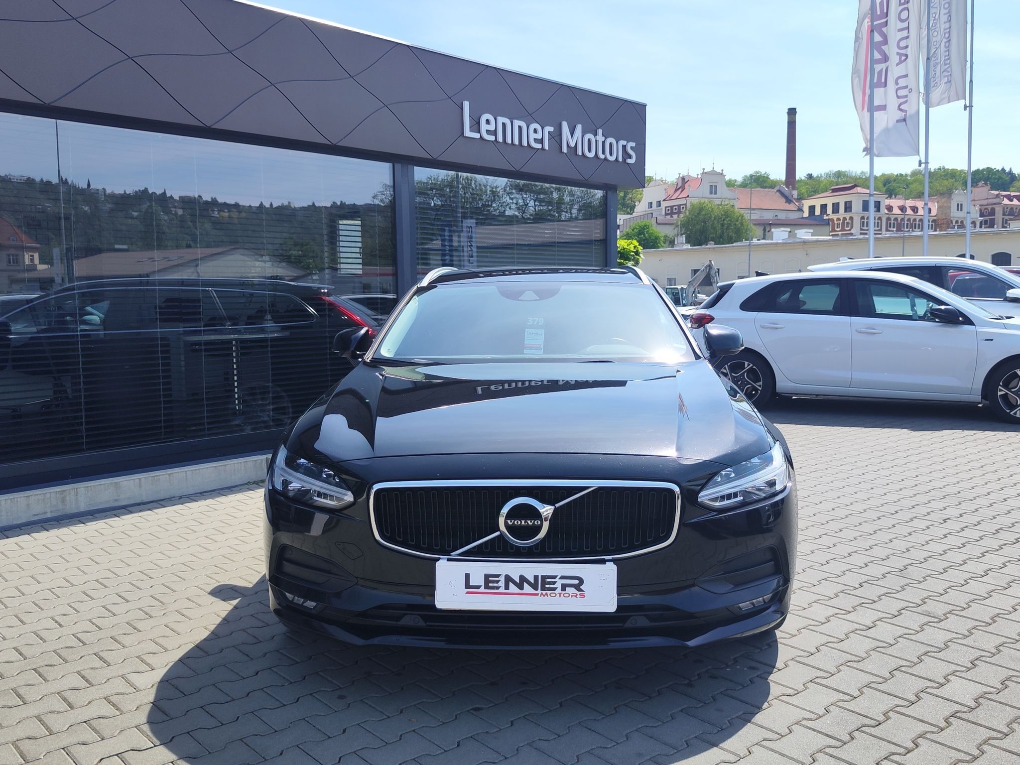 Volvo V90, D4 2.0/140kW Momentum AT - fotka 2