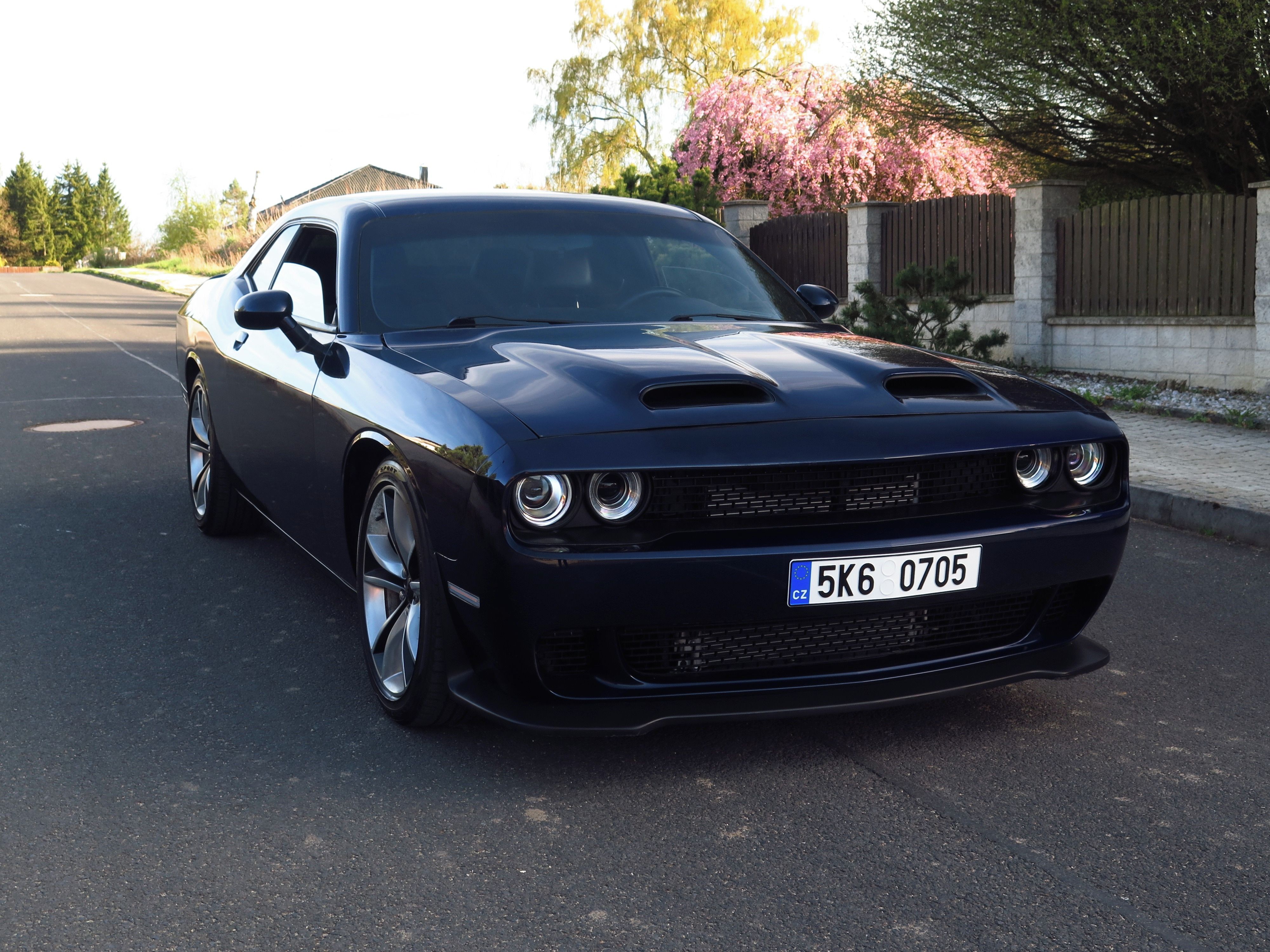 Dodge Challenger, 5.7 HEMI V8 SRT vzhled - DPH - fotka 2