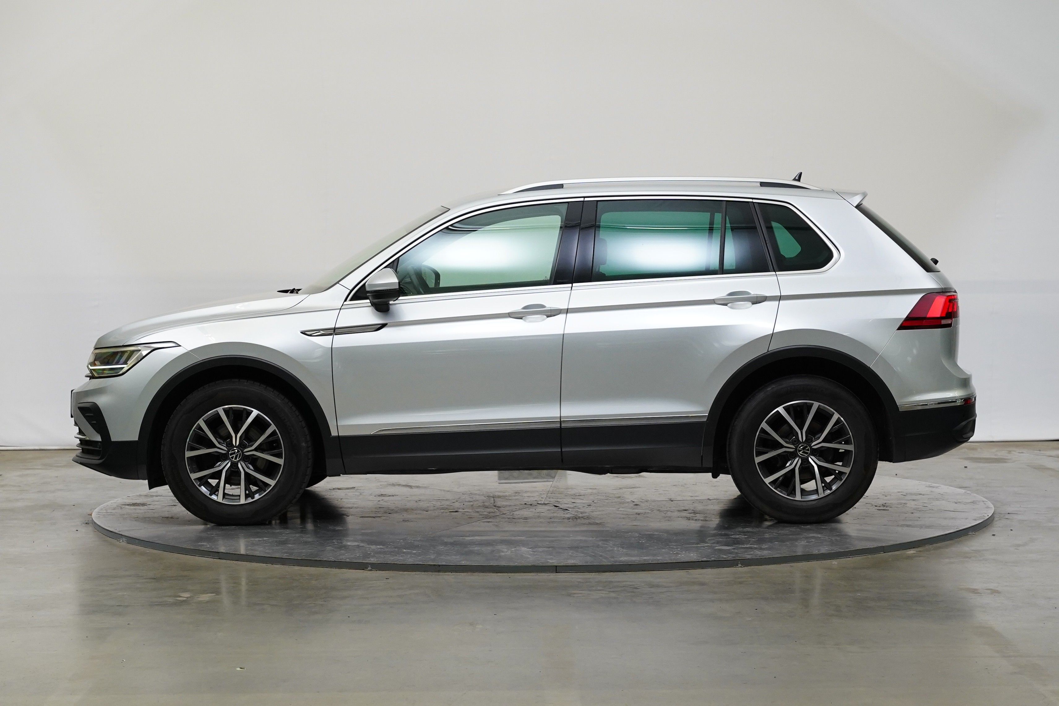 Volkswagen Tiguan, 2.0 TDI 110 kW Life - fotka 3